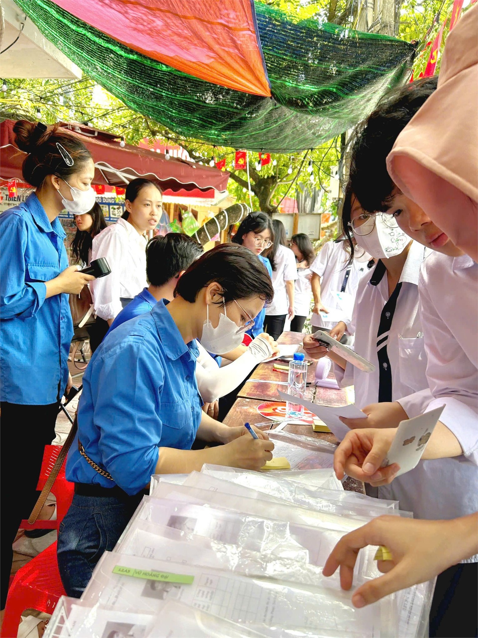Tuổi trẻ Trường Đại học Hoa Lư trong Chương trình tiếp sức mùa thi THPT năm 2025