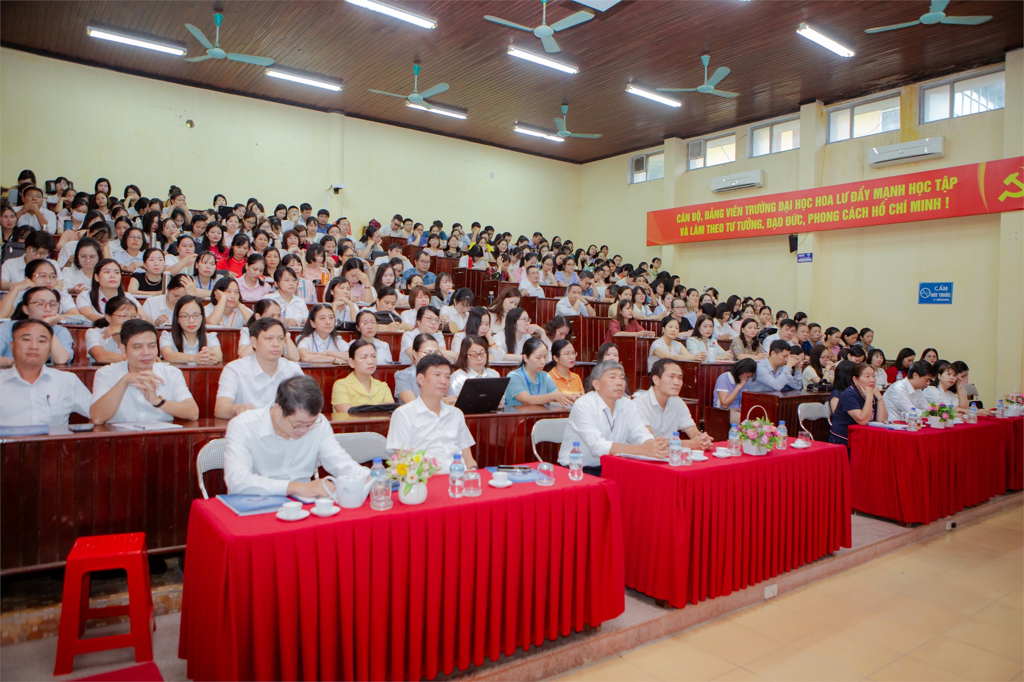 Hội nghị viên chức và lao động tổng kết năm học 2024 – 2025 và triển khai nhiệm vụ năm học 2025 - 2026