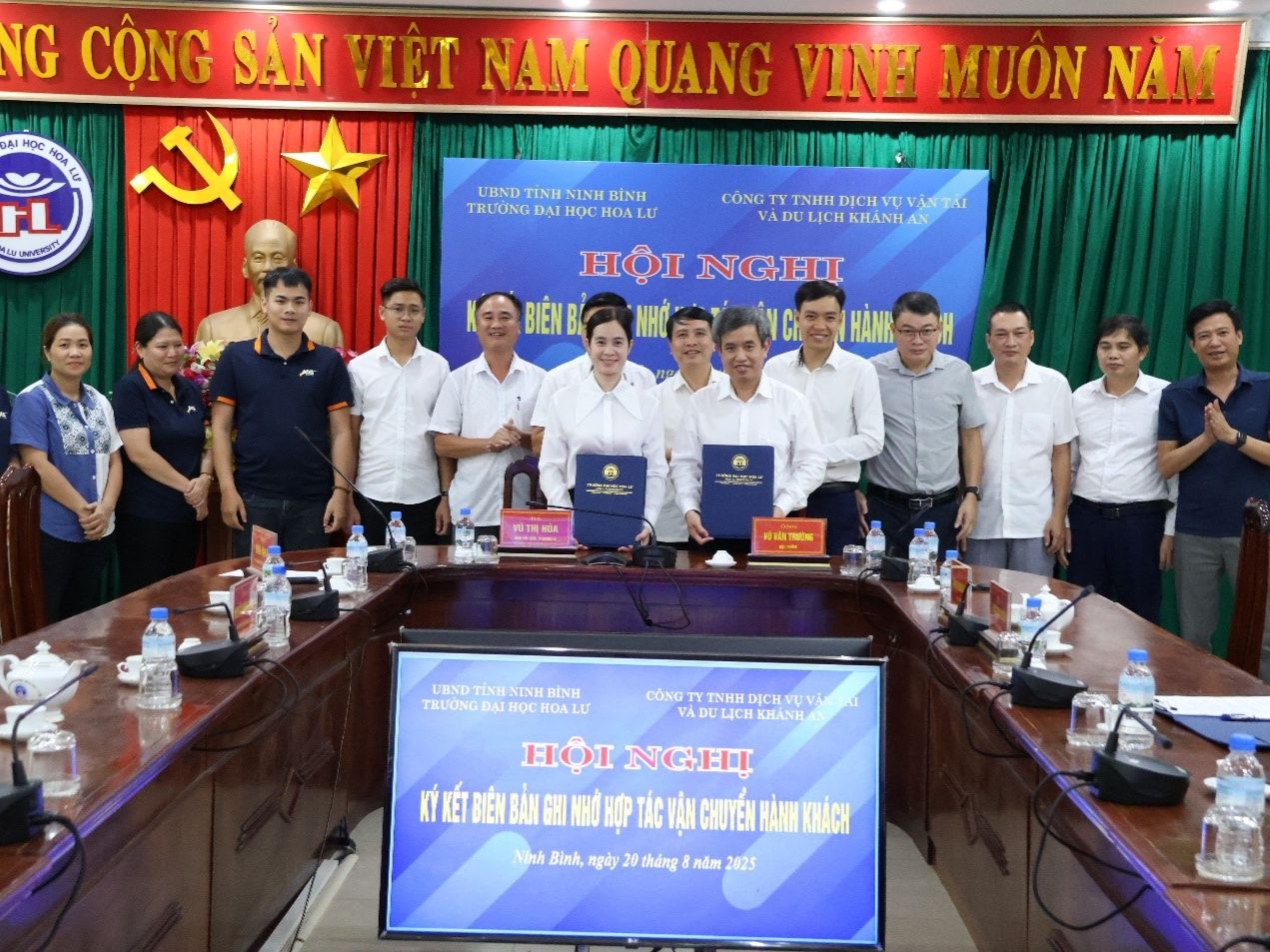 Hội nghị ký kết biên bản ghi nhớ hợp tác vận chuyển hành khách giữa Trường Đại học Hoa Lư và Công ty TNHH dịch vụ vận tải và du lịch Khánh An