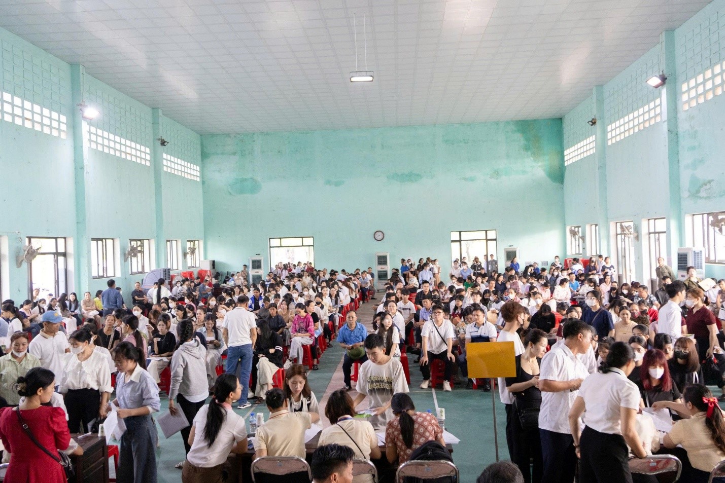 Trường Đại học Hoa Lư tổ chức nhập học cho tân sinh viên khoá D18