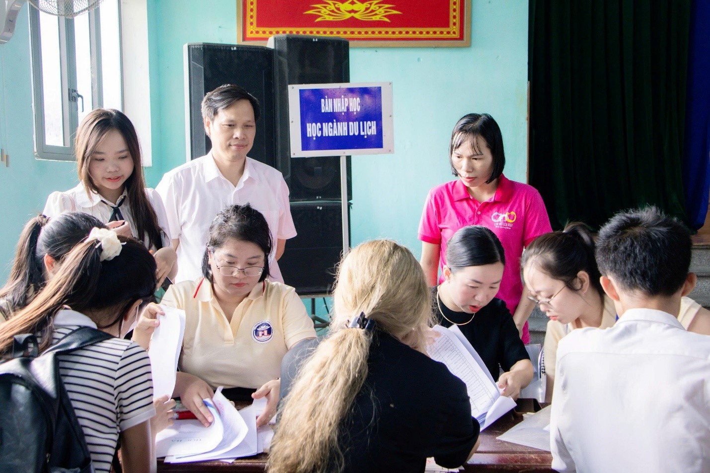 Trường Đại học Hoa Lư tổ chức nhập học cho tân sinh viên khoá D18