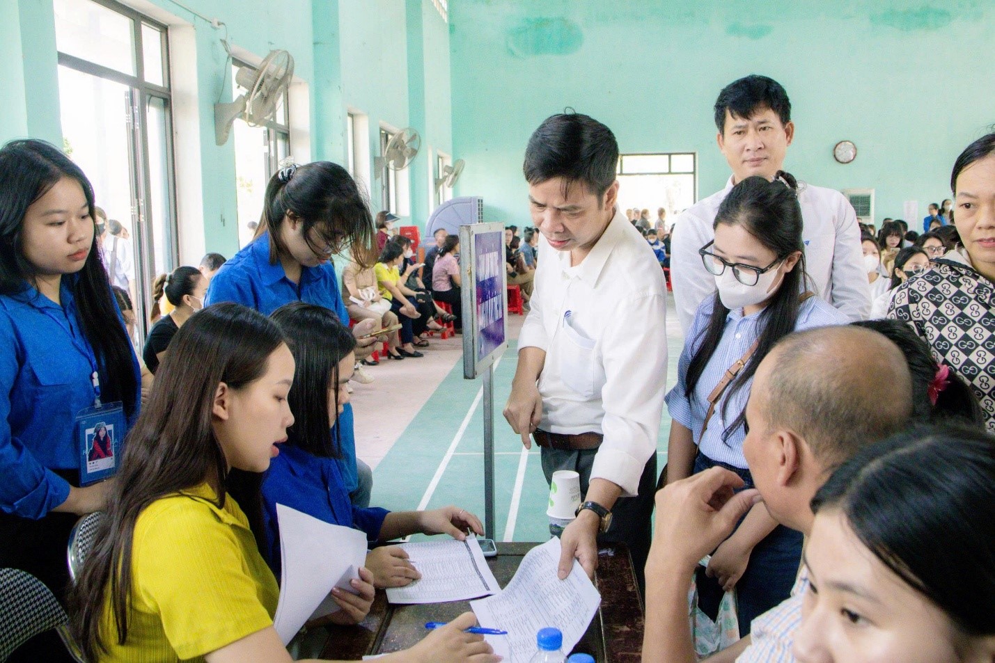 Trường Đại học Hoa Lư tổ chức nhập học cho tân sinh viên khoá D18