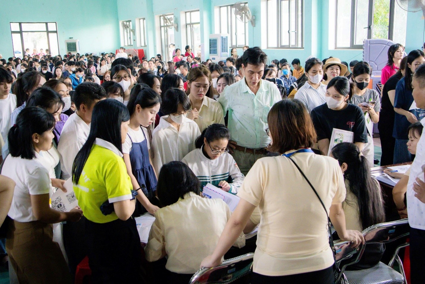 Trường Đại học Hoa Lư tổ chức nhập học cho tân sinh viên khoá D18