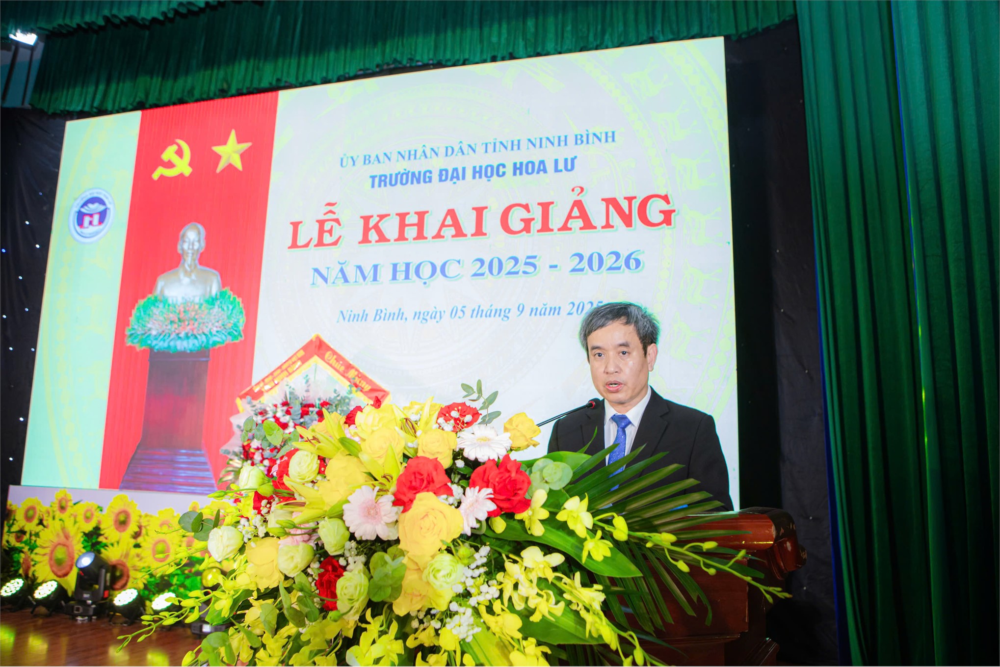 Trường Đại học Hoa Lư tổ chức lễ khai giảng năm học 2025-2026