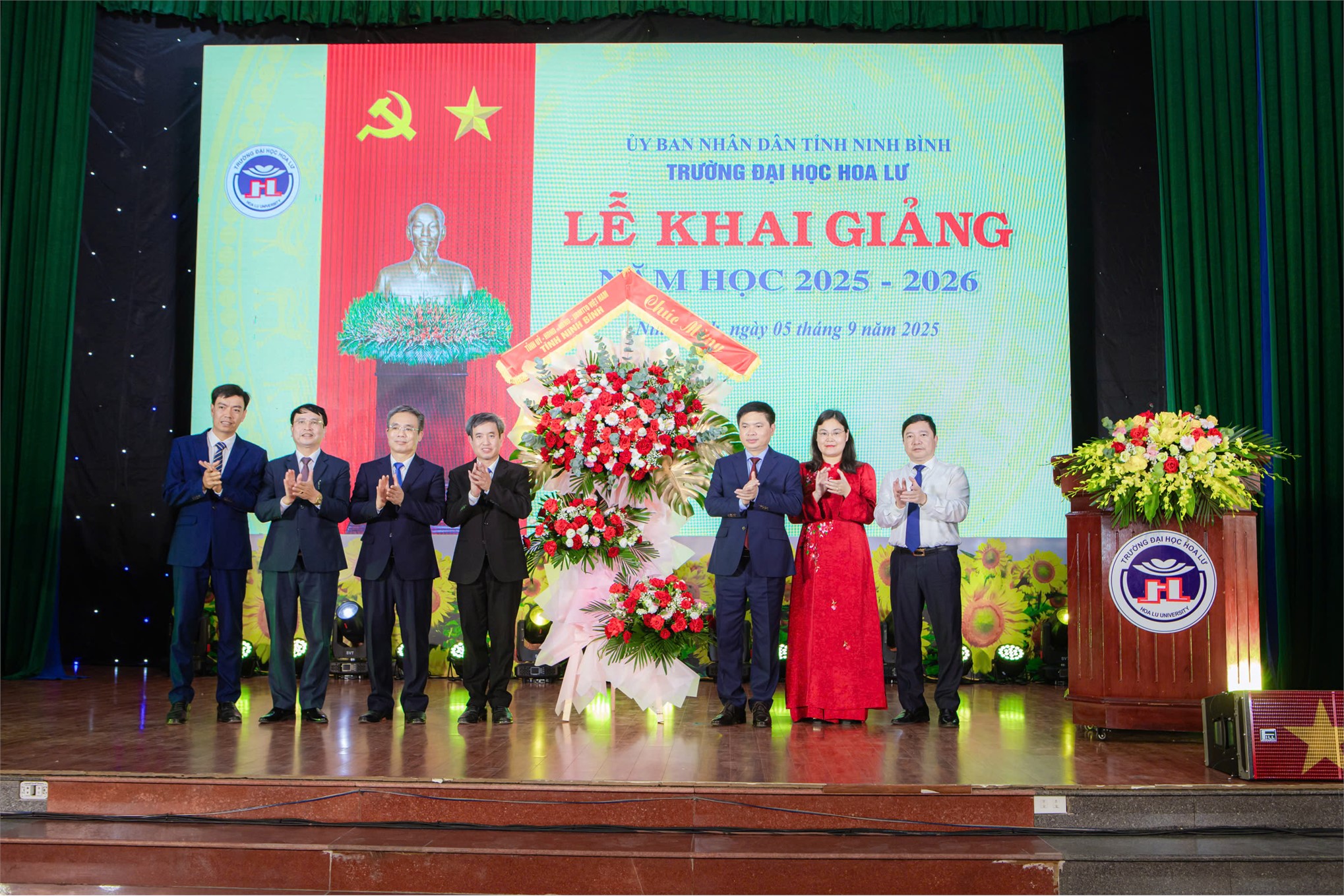 Trường Đại học Hoa Lư tổ chức lễ khai giảng năm học 2025-2026