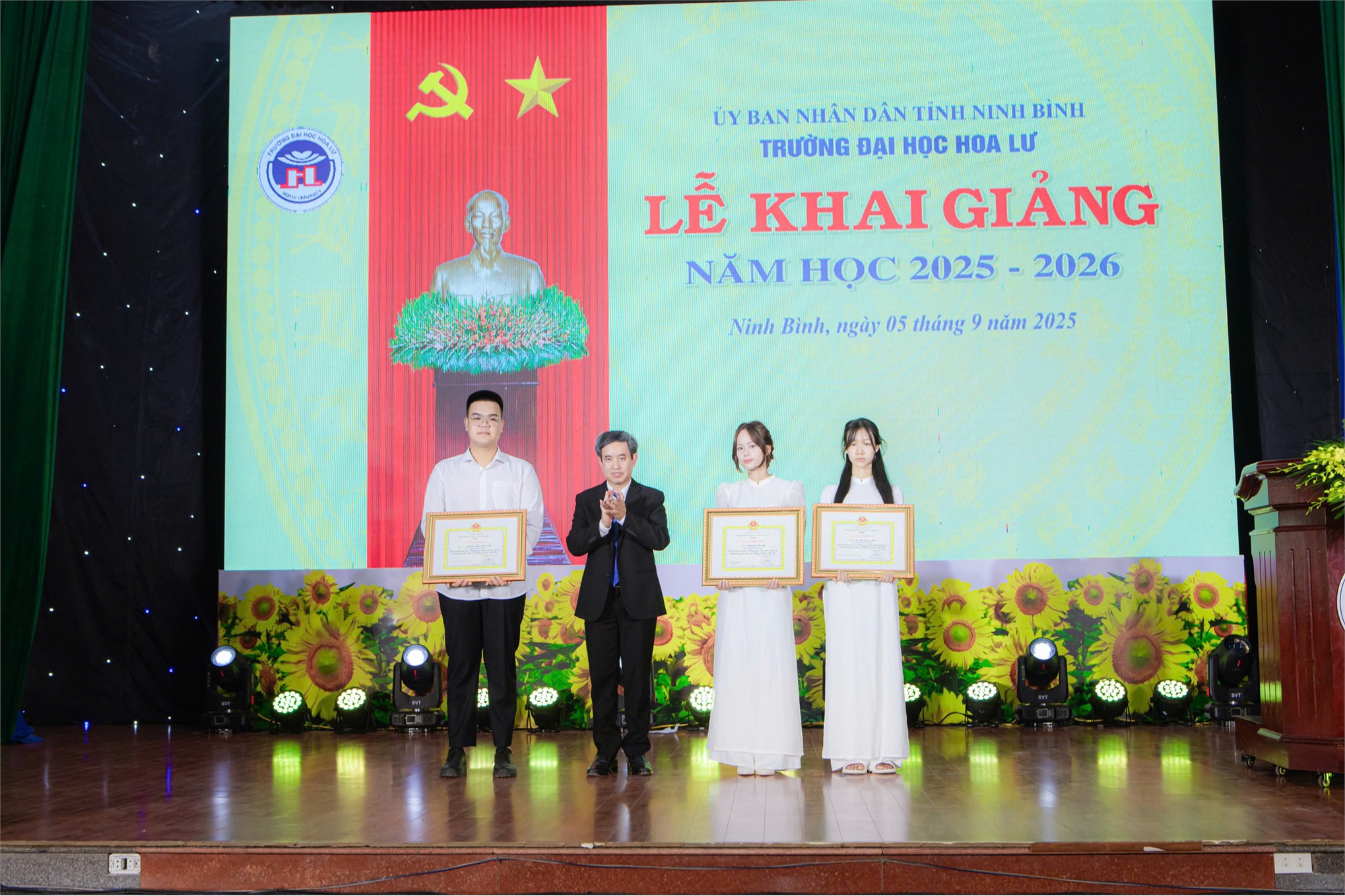 Trường Đại học Hoa Lư tổ chức lễ khai giảng năm học 2025-2026
