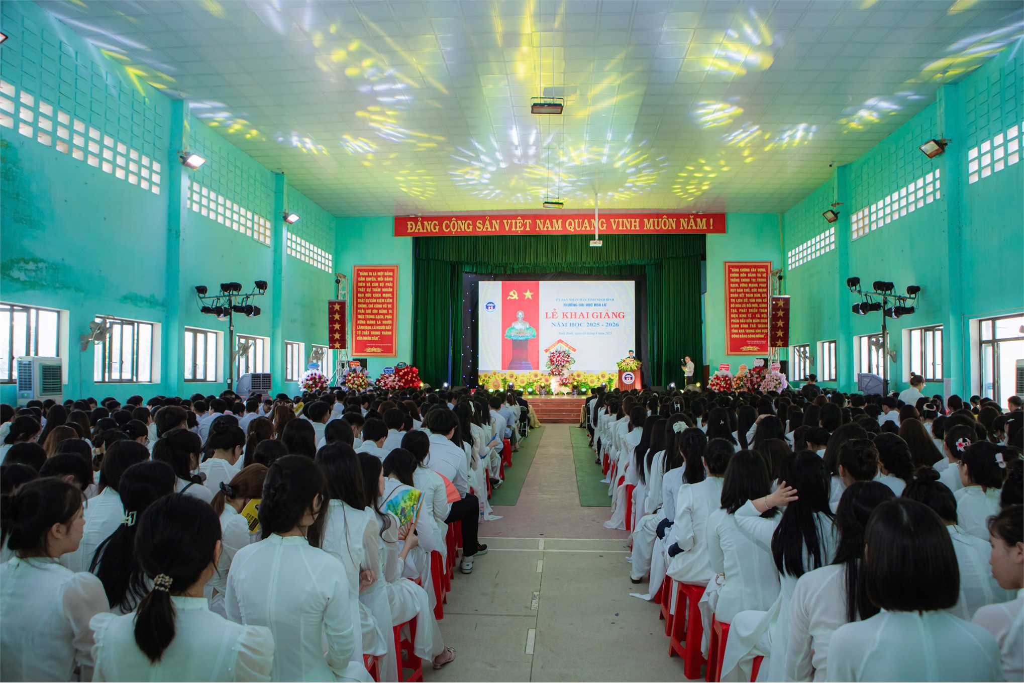 Trường Đại học Hoa Lư tổ chức lễ khai giảng năm học 2025-2026