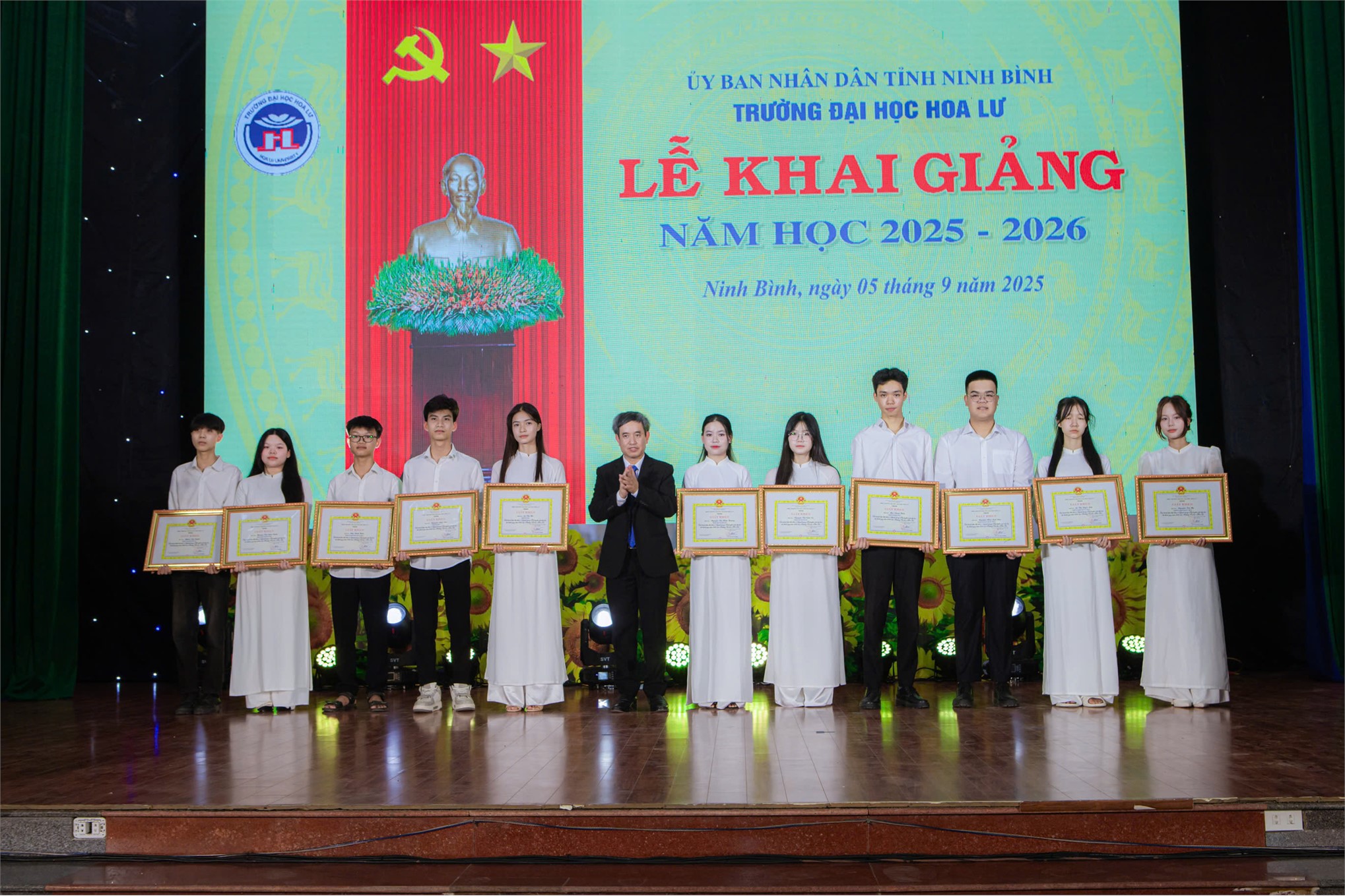 Trường Đại học Hoa Lư tổ chức lễ khai giảng năm học 2025-2026