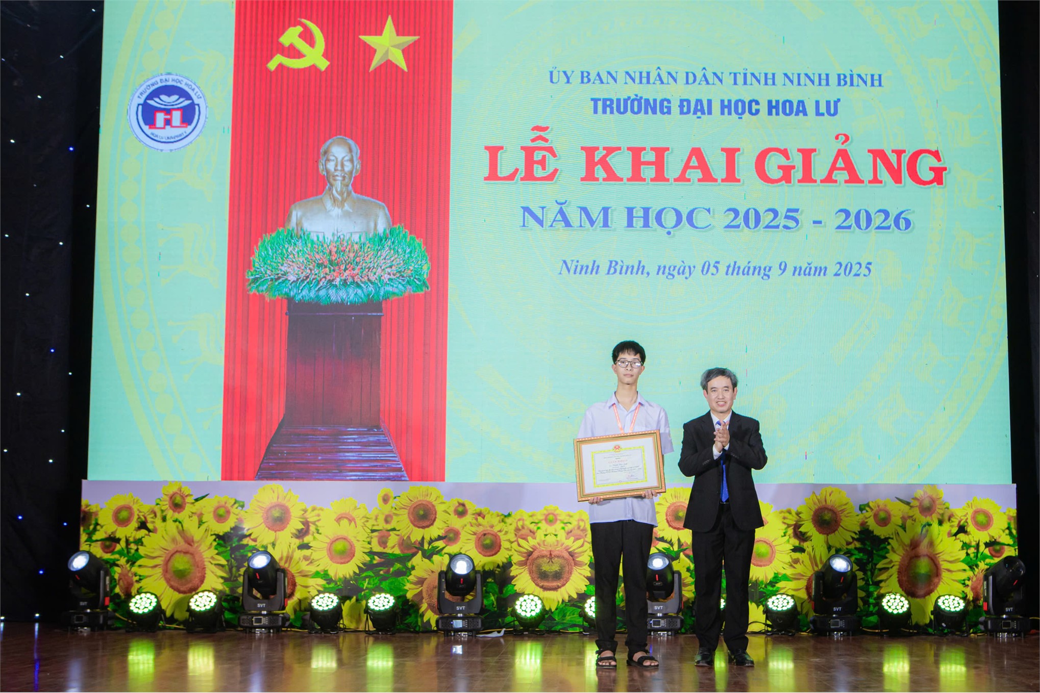 Trường Đại học Hoa Lư tổ chức lễ khai giảng năm học 2025-2026