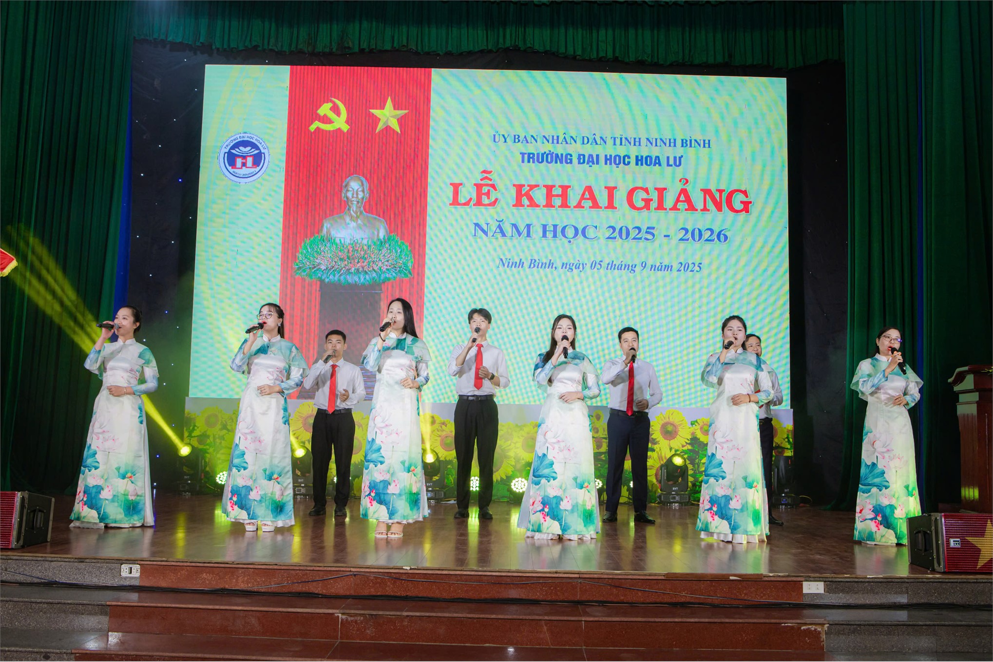 Trường Đại học Hoa Lư tổ chức lễ khai giảng năm học 2025-2026