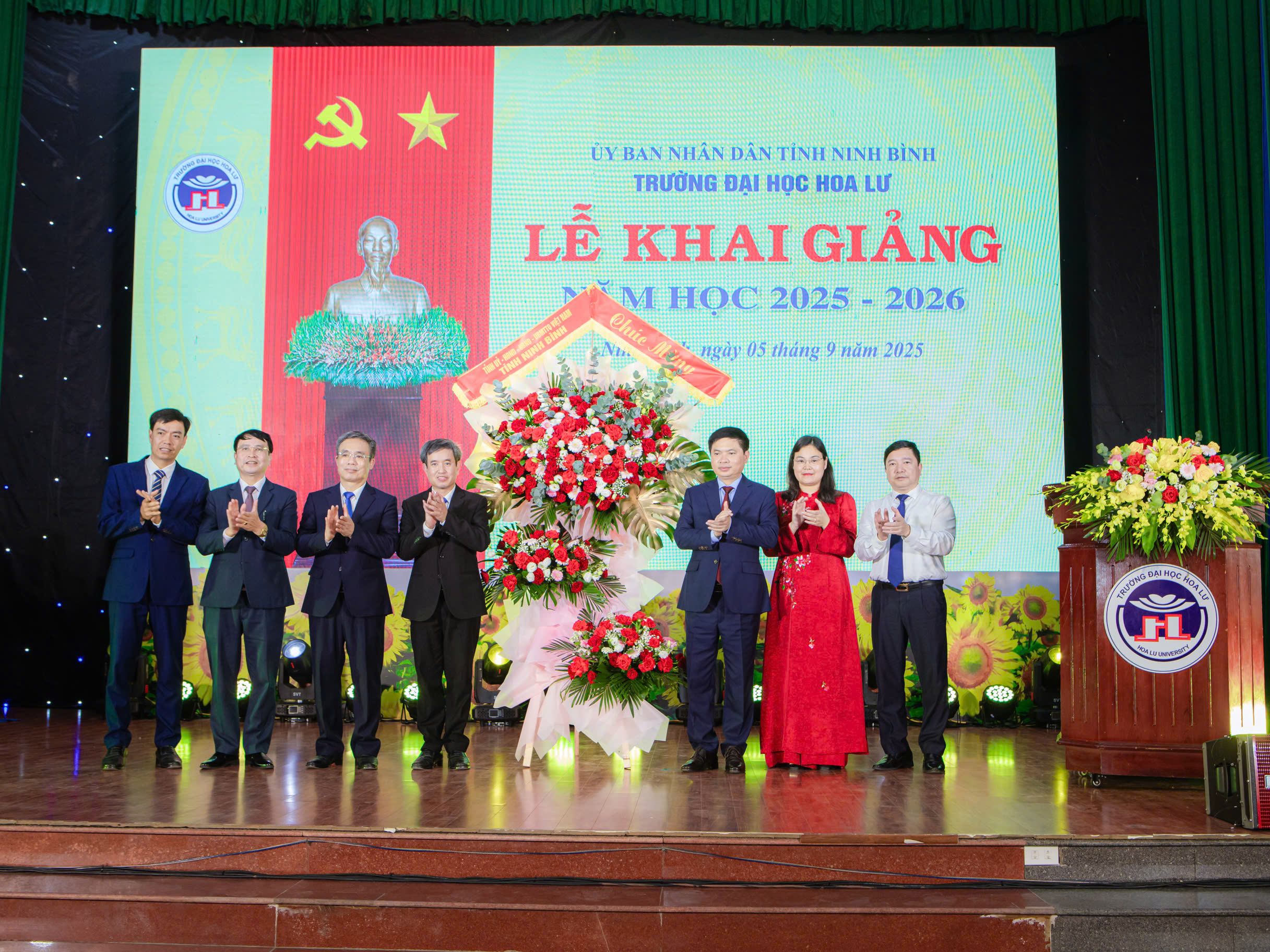 Trường Đại học Hoa Lư tổ chức lễ khai giảng năm học 2025-2026