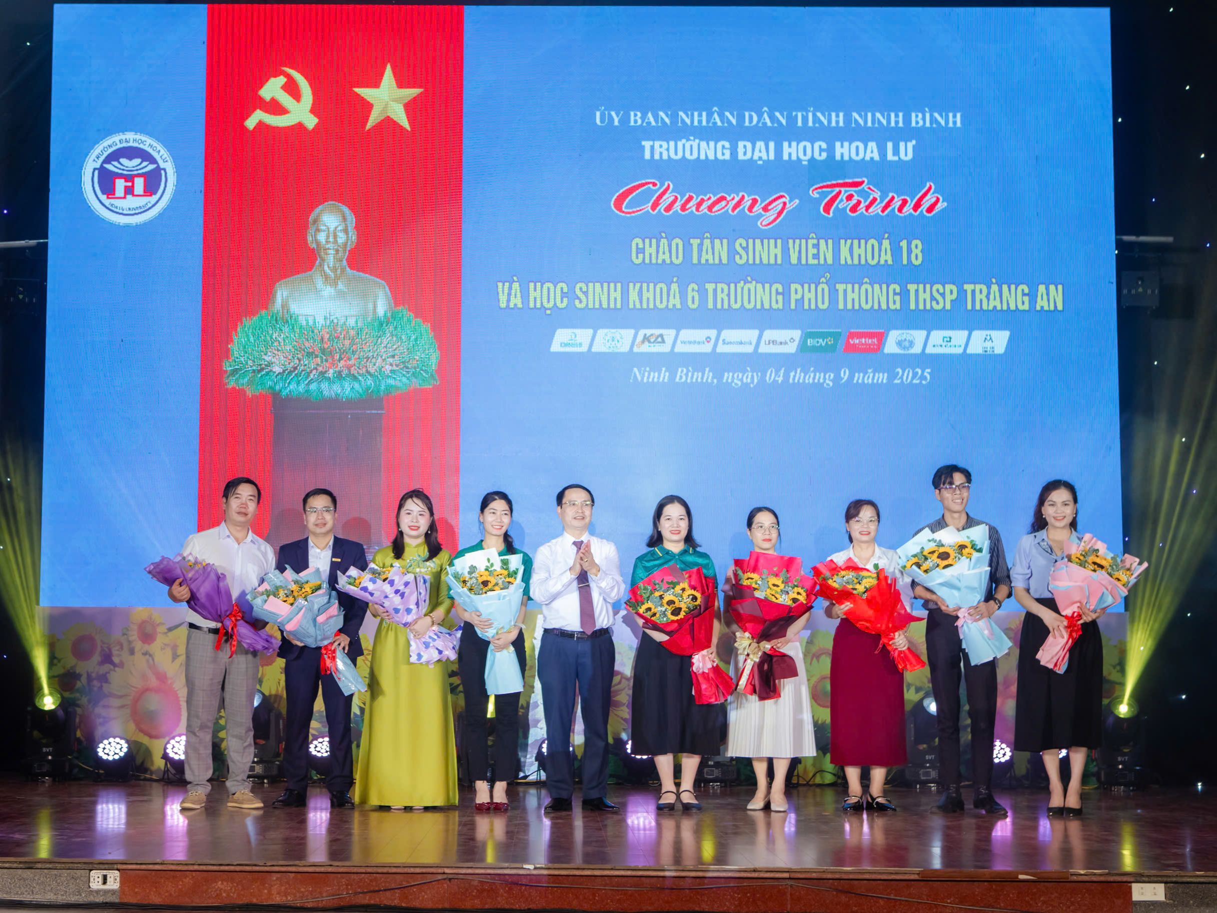 Chương trình Chào tân sinh viên Khóa 18 và học sinh khóa 6 Trường PTTHSP Tràng An
