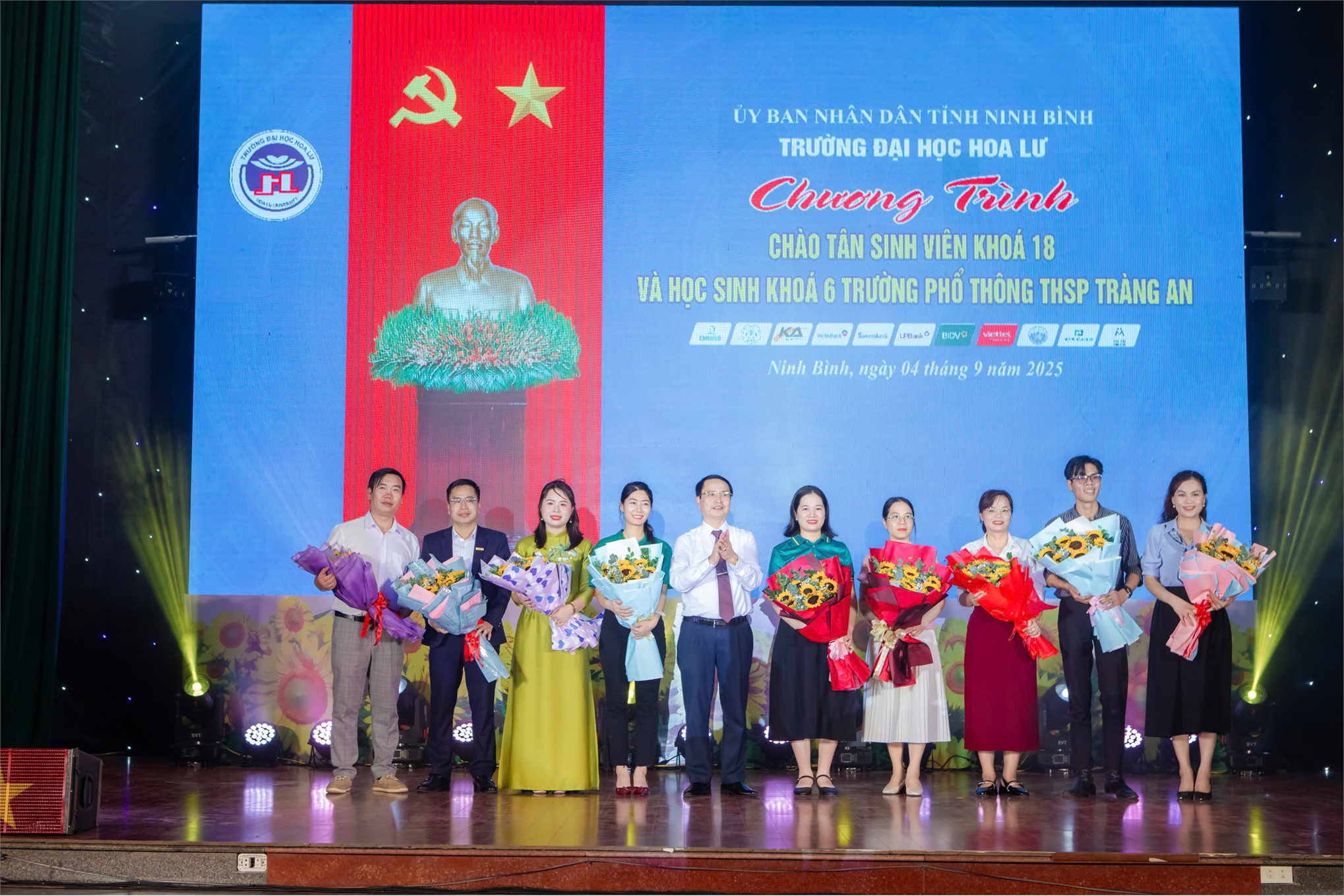 Chương trình Chào tân sinh viên Khóa 18 và học sinh khóa 6 Trường PTTHSP Tràng An