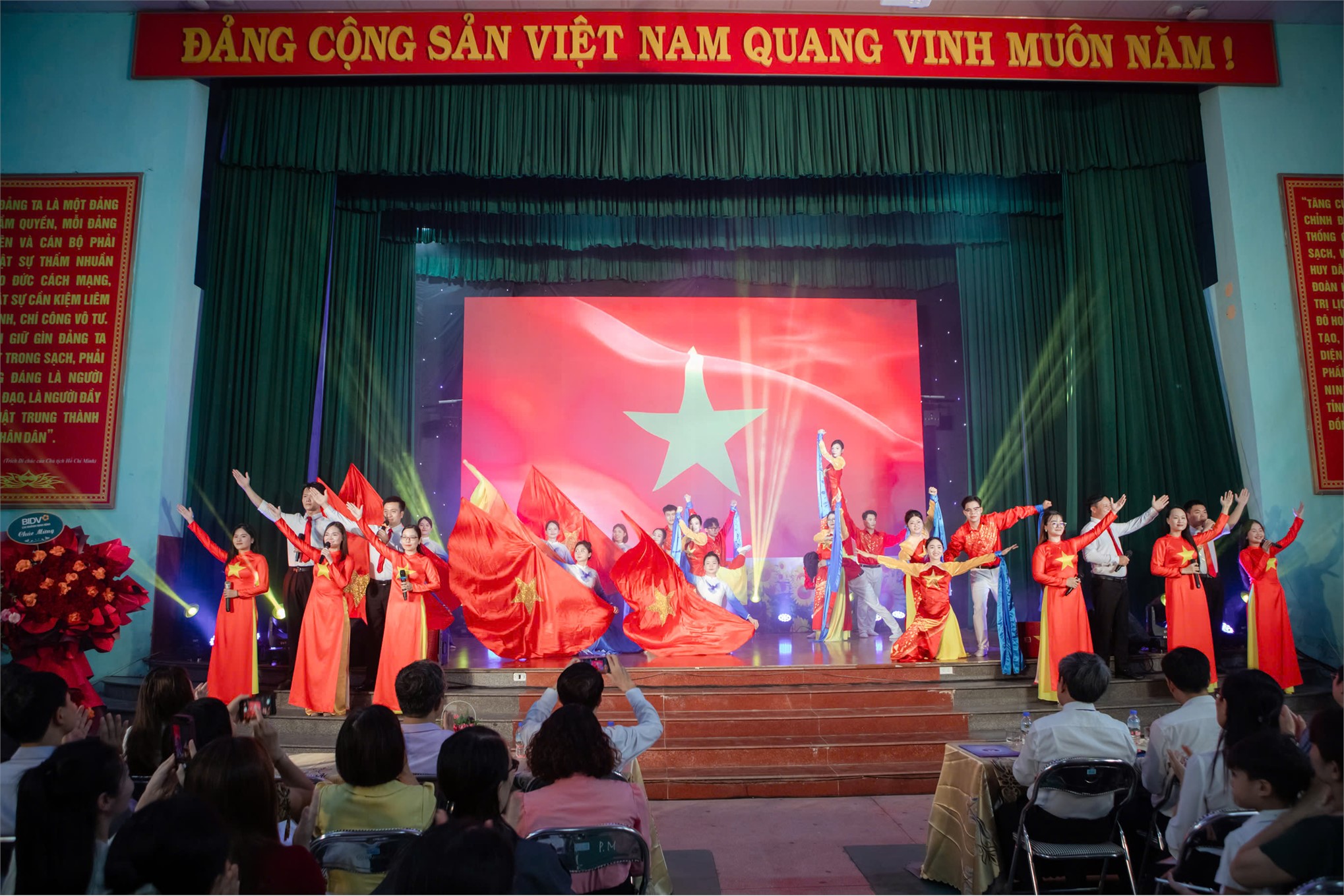 Chương trình Chào tân sinh viên Khóa 18 và học sinh khóa 6 Trường PTTHSP Tràng An