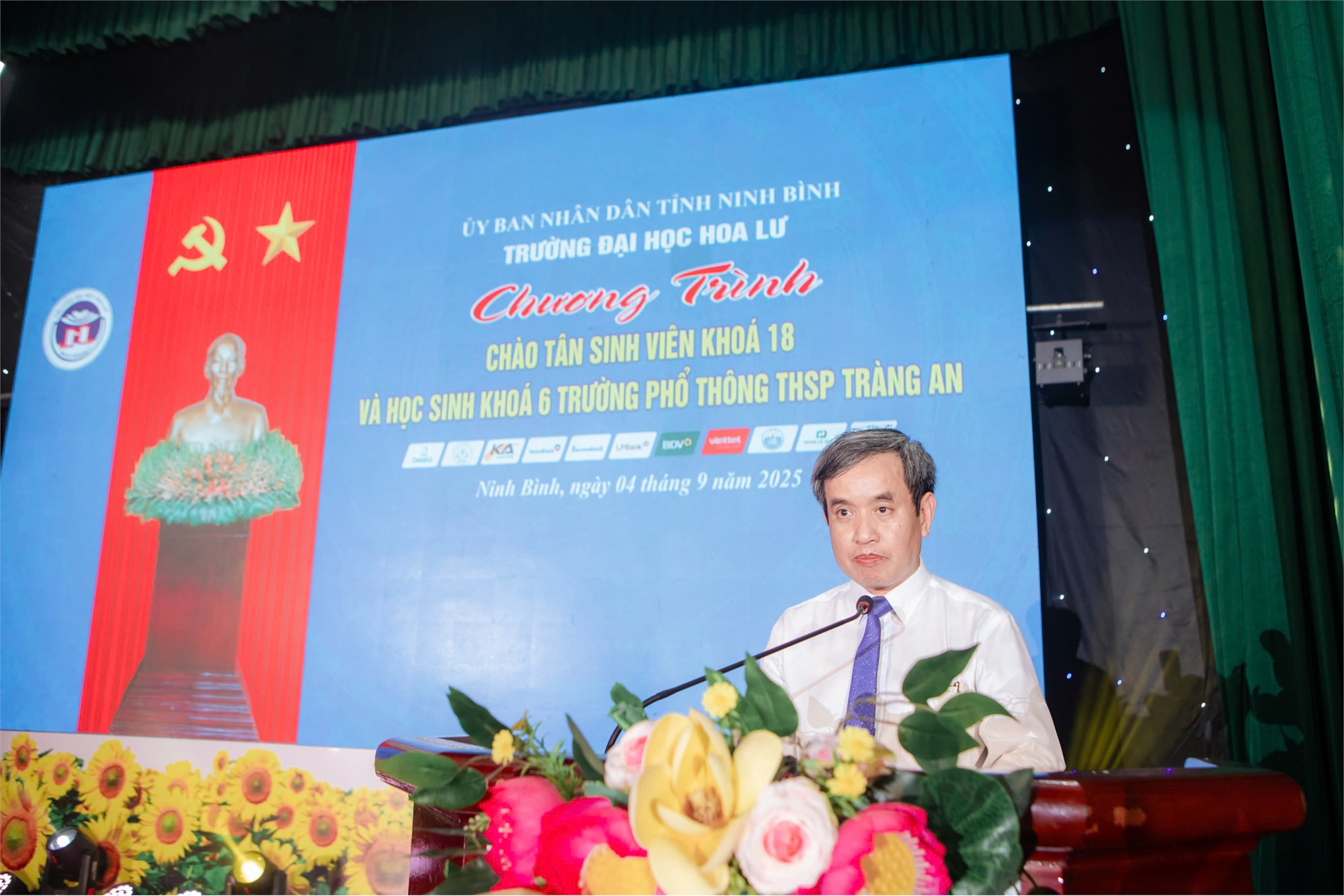 Chương trình Chào tân sinh viên Khóa 18 và học sinh khóa 6 Trường PTTHSP Tràng An