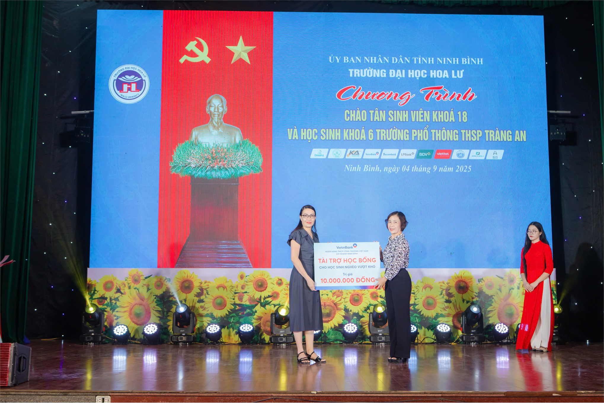 Chương trình Chào tân sinh viên Khóa 18 và học sinh khóa 6 Trường PTTHSP Tràng An