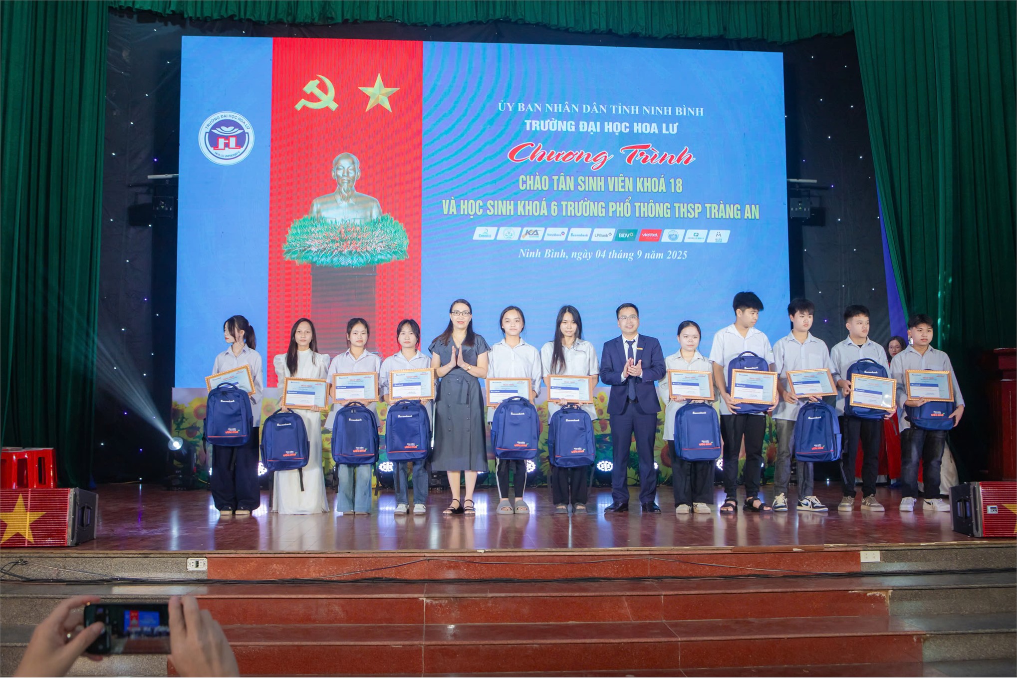 Chương trình Chào tân sinh viên Khóa 18 và học sinh khóa 6 Trường PTTHSP Tràng An