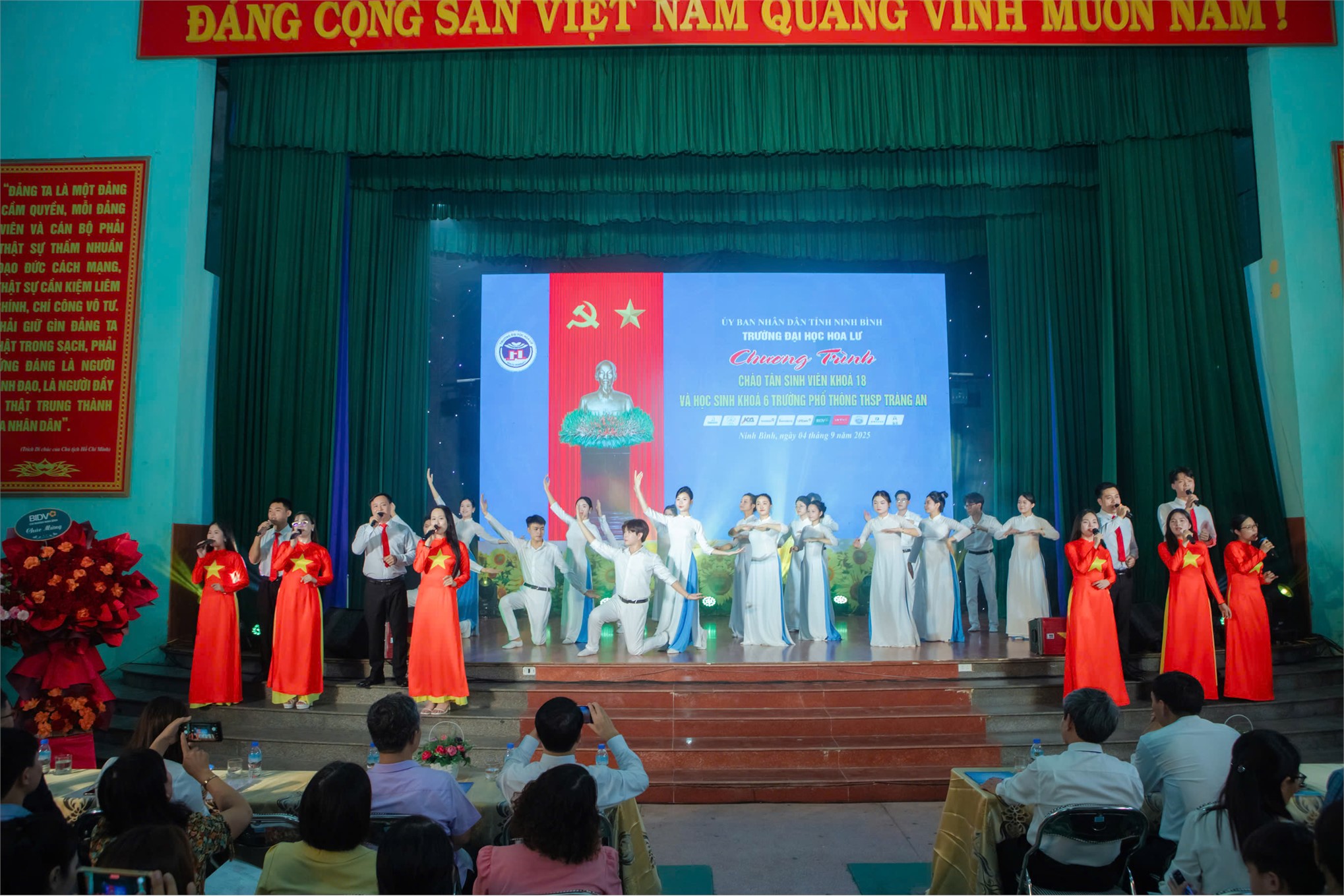 Chương trình Chào tân sinh viên Khóa 18 và học sinh khóa 6 Trường PTTHSP Tràng An