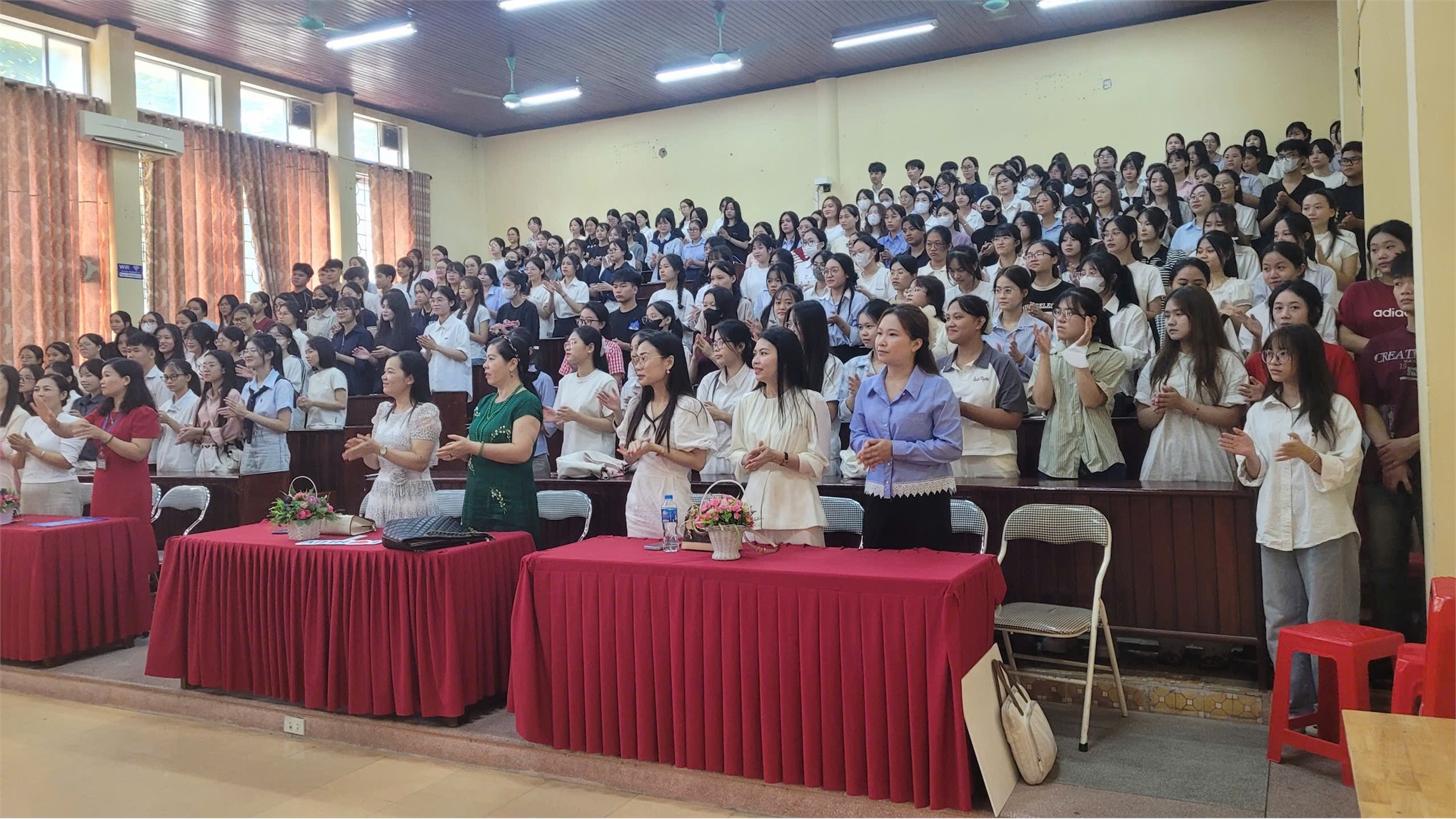 CHƯƠNG TRÌNH CHÀO TÂN SINH VIÊN KHÓA D18 NGÀNH GIÁO DỤC TIỂU HỌC, NGÀNH GIÁO DỤC MẦM NON NĂM HỌC 2025 - 2026
