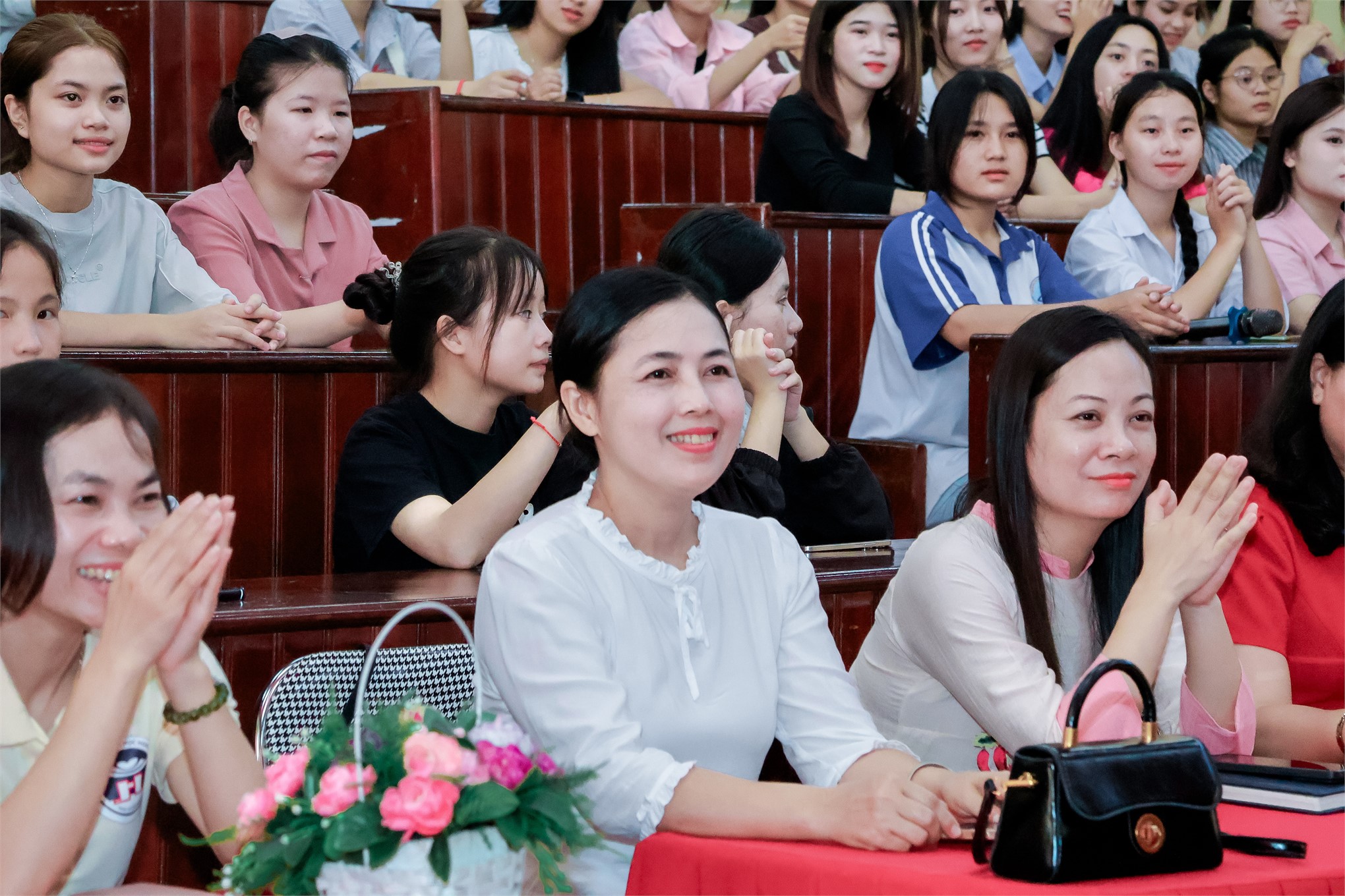 CHƯƠNG TRÌNH CHÀO TÂN SINH VIÊN KHÓA D18 NGÀNH GIÁO DỤC TIỂU HỌC, NGÀNH GIÁO DỤC MẦM NON NĂM HỌC 2025 - 2026