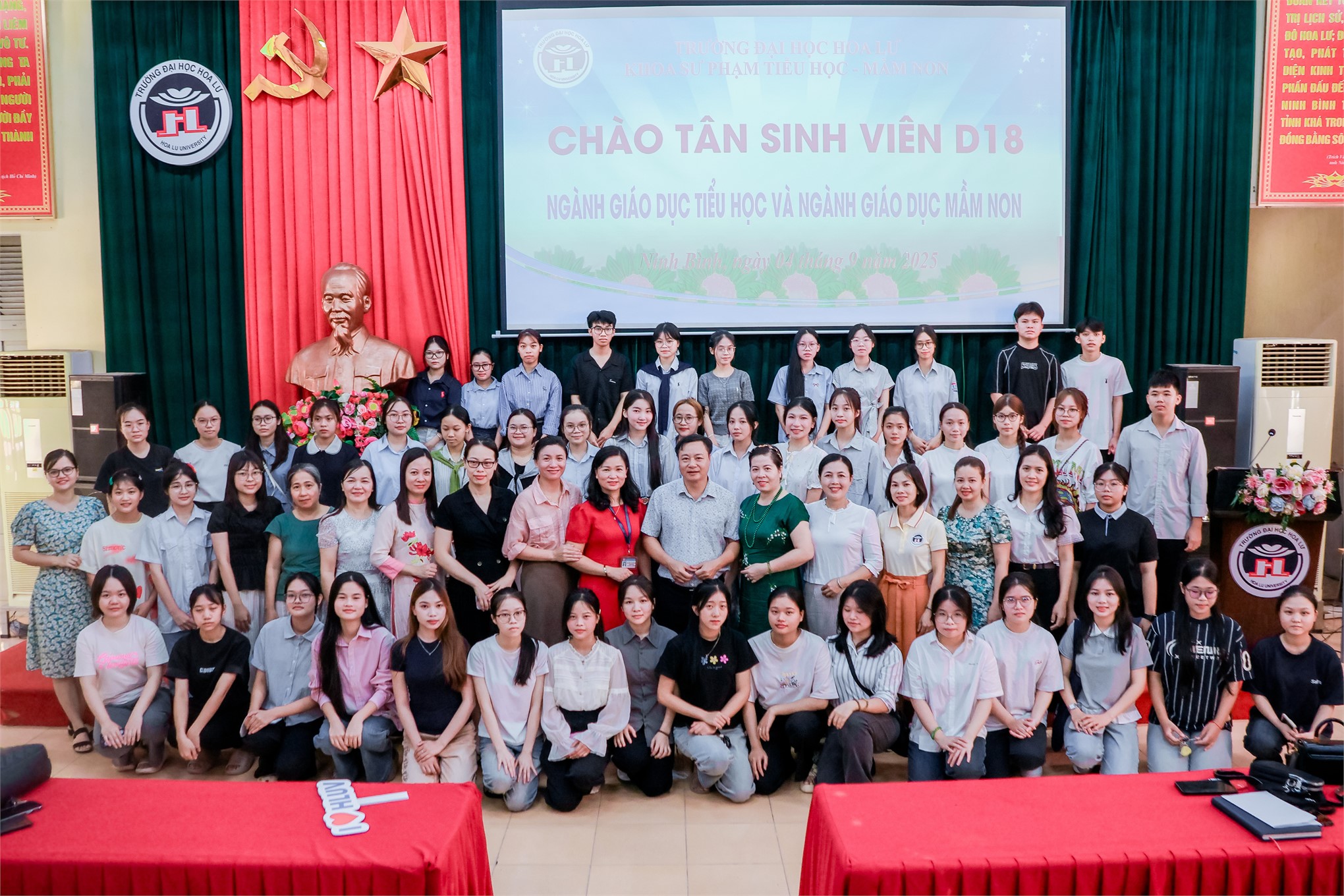 CHƯƠNG TRÌNH CHÀO TÂN SINH VIÊN KHÓA D18 NGÀNH GIÁO DỤC TIỂU HỌC, NGÀNH GIÁO DỤC MẦM NON NĂM HỌC 2025 - 2026