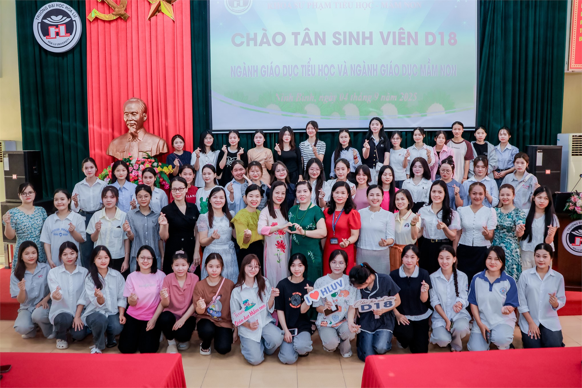 CHƯƠNG TRÌNH CHÀO TÂN SINH VIÊN KHÓA D18 NGÀNH GIÁO DỤC TIỂU HỌC, NGÀNH GIÁO DỤC MẦM NON NĂM HỌC 2025 - 2026