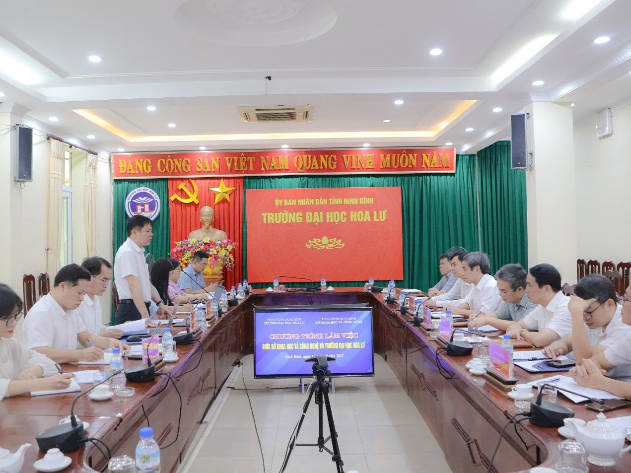 Sở Khoa học và Công nghệ Ninh Bình làm việc với Trường Đại học Hoa Lư về nghiên cứu khoa học, công nghệ và đổi mới sáng tạo