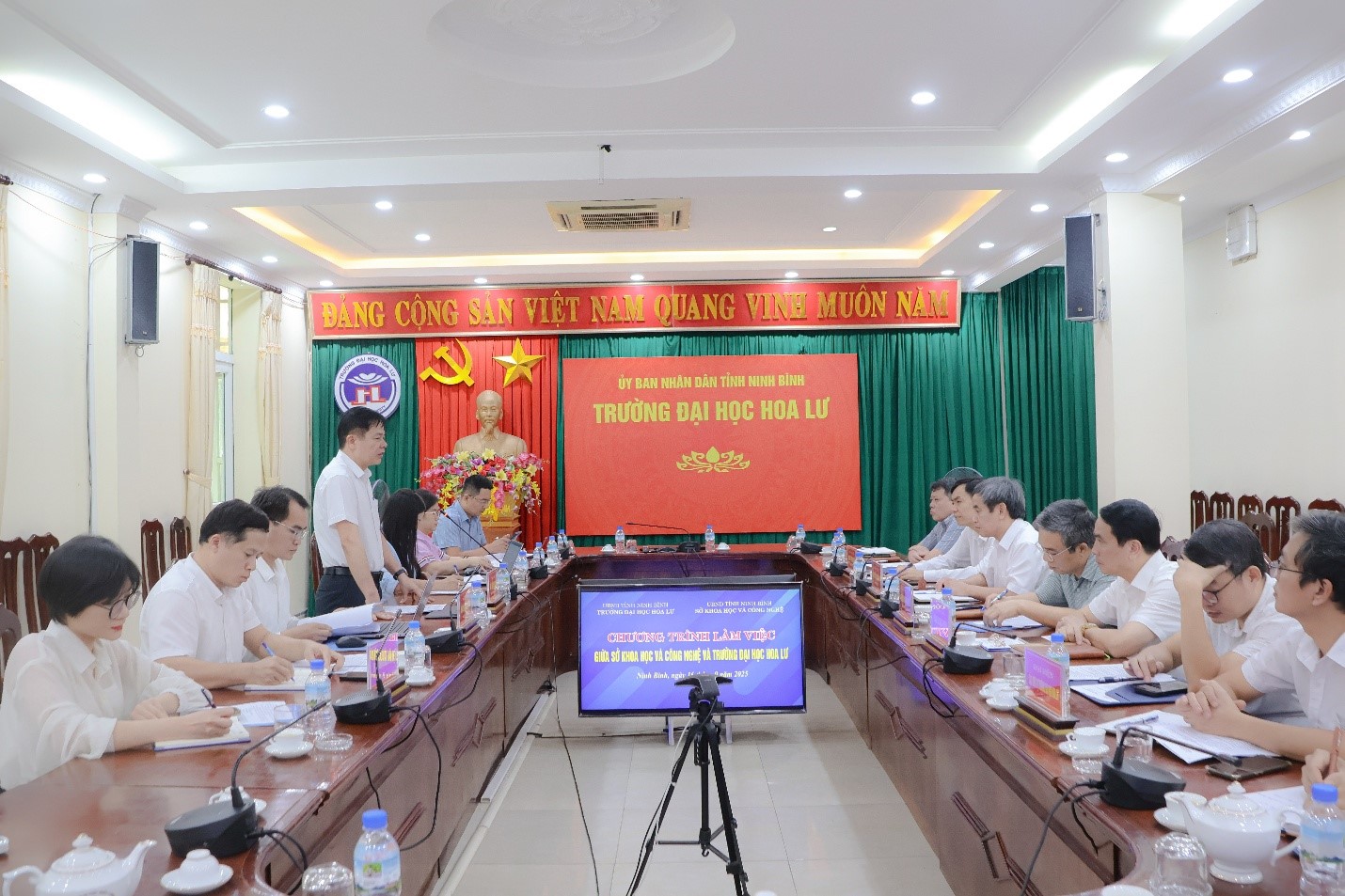 Sở Khoa học và Công nghệ Ninh Bình làm việc với Trường Đại học Hoa Lư về nghiên cứu khoa học, công nghệ và đổi mới sáng tạo