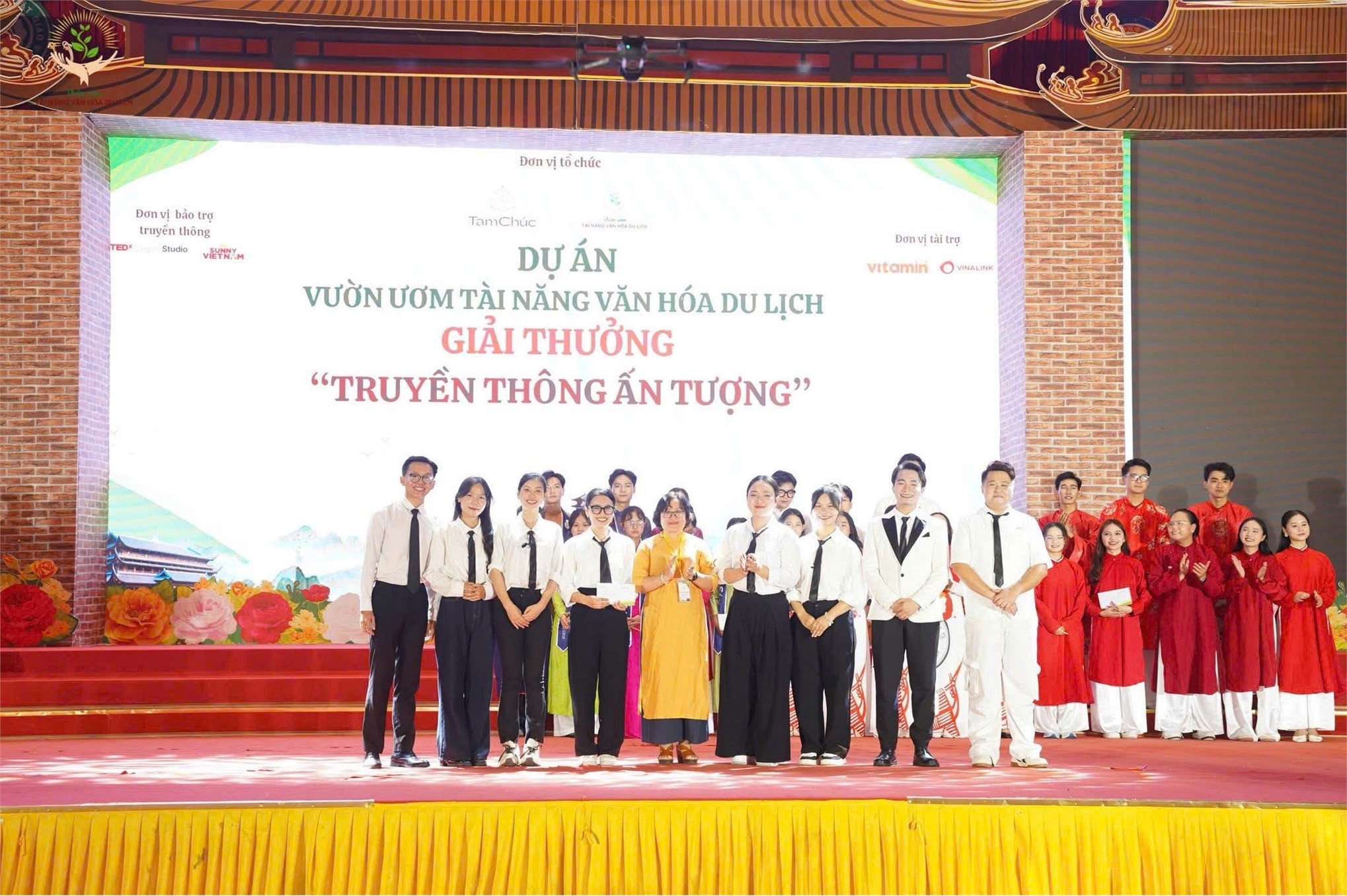 Hai sinh viên Khoa Văn hoá – Du lịch Trường Đại học Hoa Lư dự thi và đạt giải tại vòng chung kết cuộc thi “Đại sứ văn hoá du lịch 2025”