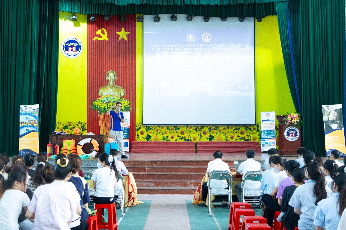 Viện Khoa Học Giáo Dục An Toàn Việt Nam phối hợp cùng Trường Đại học Hoa Lư Ninh Bình tổ chức ngày hội tuyển dụng “Chắp cánh sứ mệnh an toàn”
