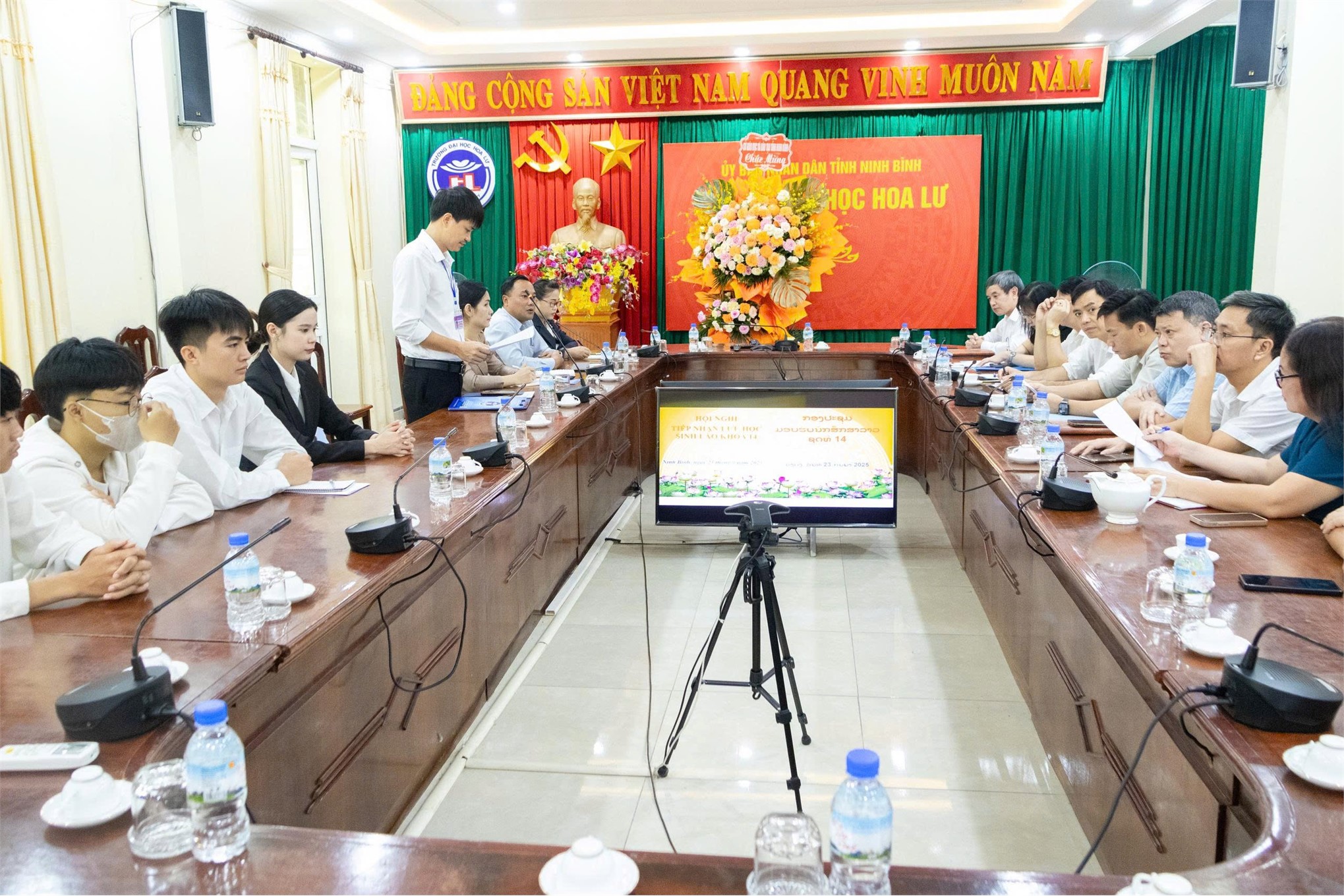 Trường Đại học Hoa Lư tiếp đón đoàn công tác của Sở Giáo dục và Thể thao tỉnh U Đôm Xay nước CHDCND Lào và tiếp nhận, đào tạo lưu học sinh Lào năm học 2025-2026