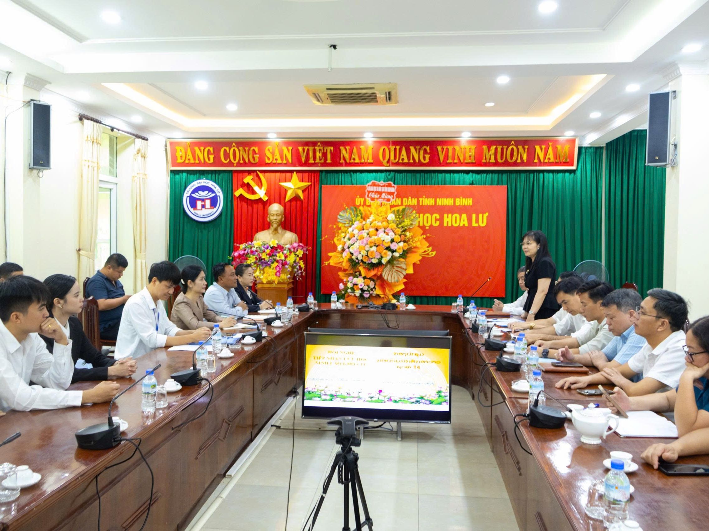 Trường Đại học Hoa Lư tiếp đón đoàn công tác của Sở Giáo dục và Thể thao tỉnh U Đôm Xay nước CHDCND Lào và tiếp nhận, đào tạo lưu học sinh Lào năm học 2025-2026