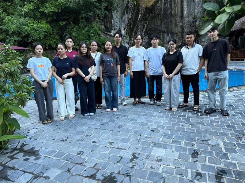 SINH VIÊN LỚP D15QTKD ĐI THỰC TẾ HỌC PHẦN `KHỞI SỰ KINH DOANH`