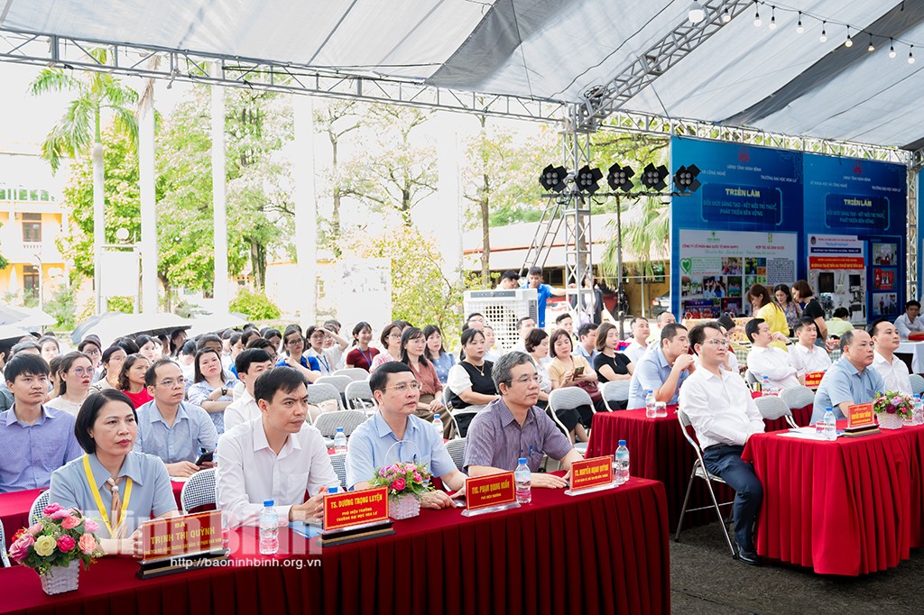 Trường Đại học Hoa Lư phối hợp với Sở Khoa học Công nghệ Ninh Bình tổ chức Triển lãm Đổi mới sáng tạo – Kết nối tri thức, phát triển bền vững