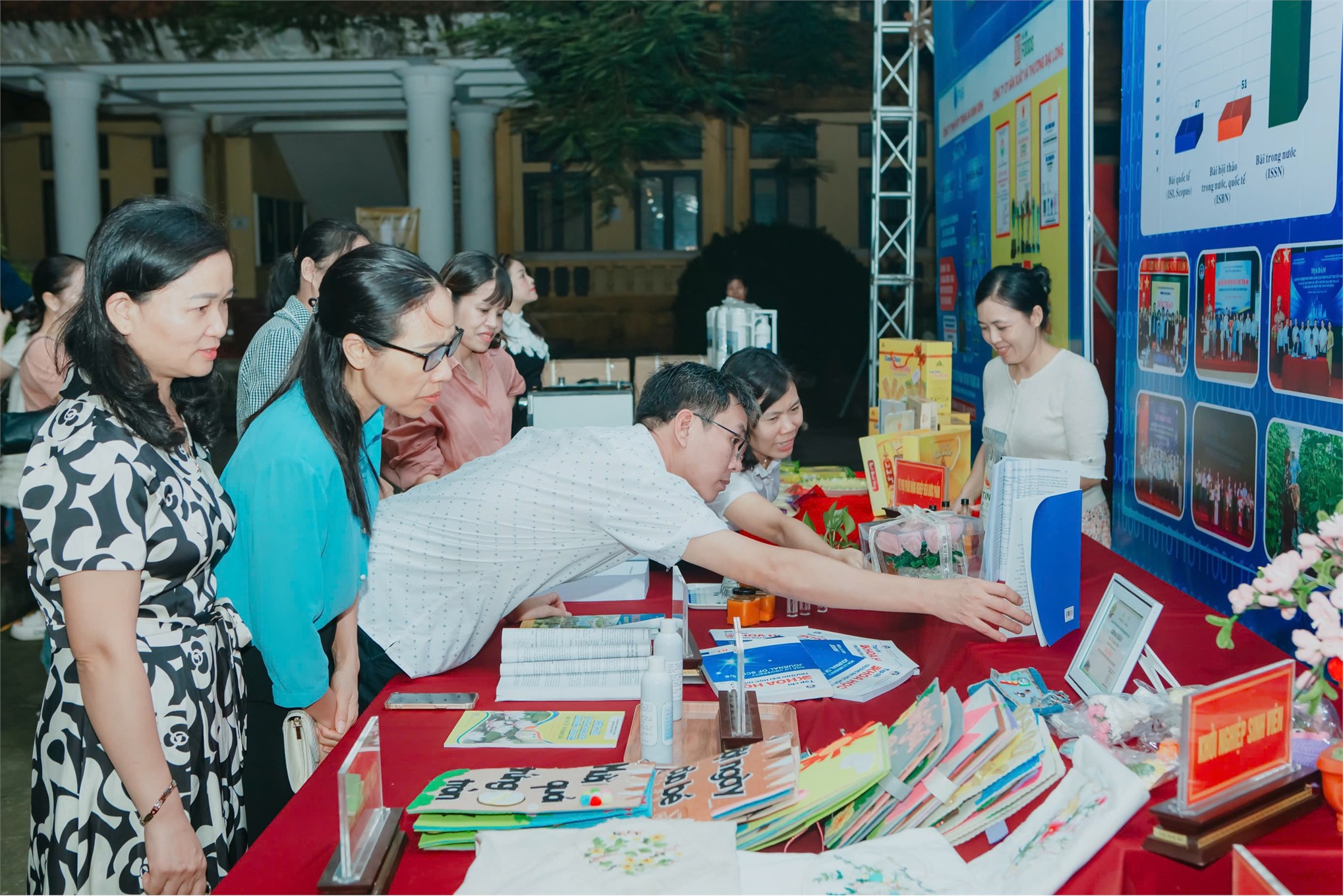Trường Đại học Hoa Lư phối hợp với Sở Khoa học Công nghệ Ninh Bình tổ chức Triển lãm Đổi mới sáng tạo – Kết nối tri thức, phát triển bền vững