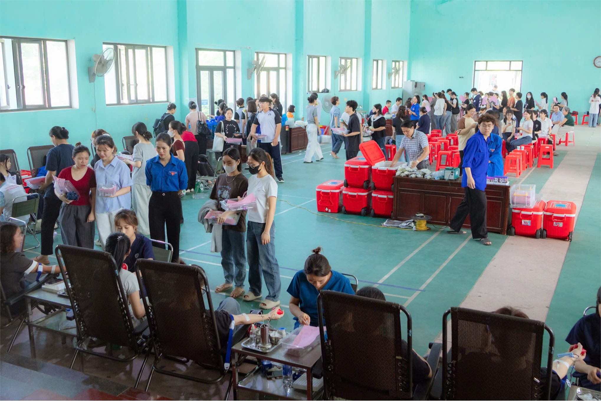 Trường Đại học Hoa Lư phối hợp với Ban chỉ đạo vận động hiến máu tình nguyện tỉnh Ninh Bình tổ chức chương trình Hiến máu tình nguyện năm 2025