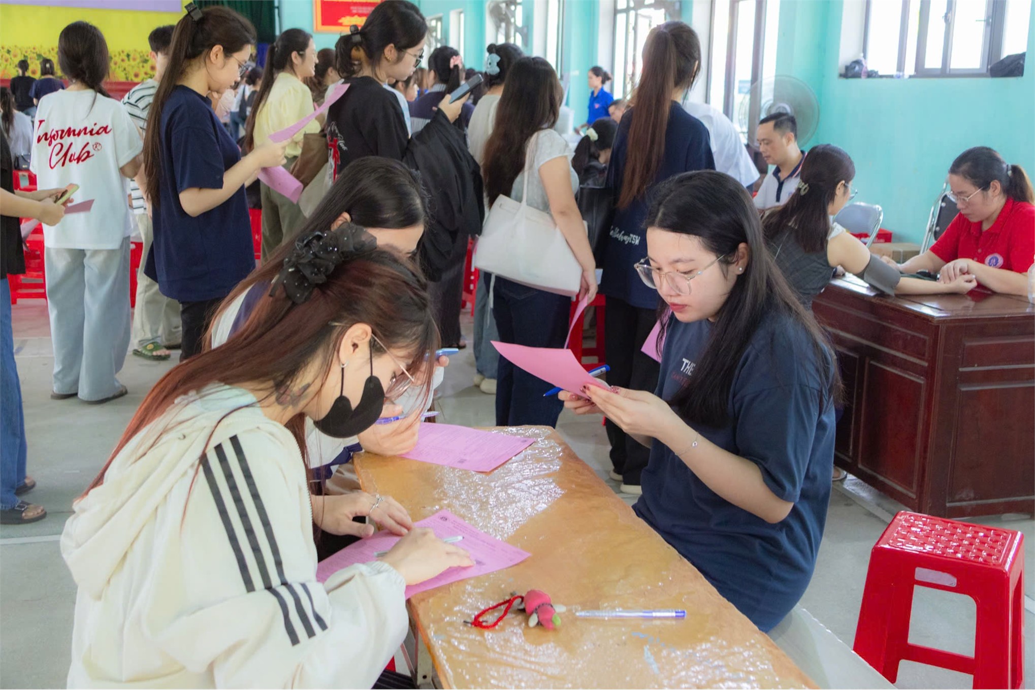 Trường Đại học Hoa Lư phối hợp với Ban chỉ đạo vận động hiến máu tình nguyện tỉnh Ninh Bình tổ chức chương trình Hiến máu tình nguyện năm 2025