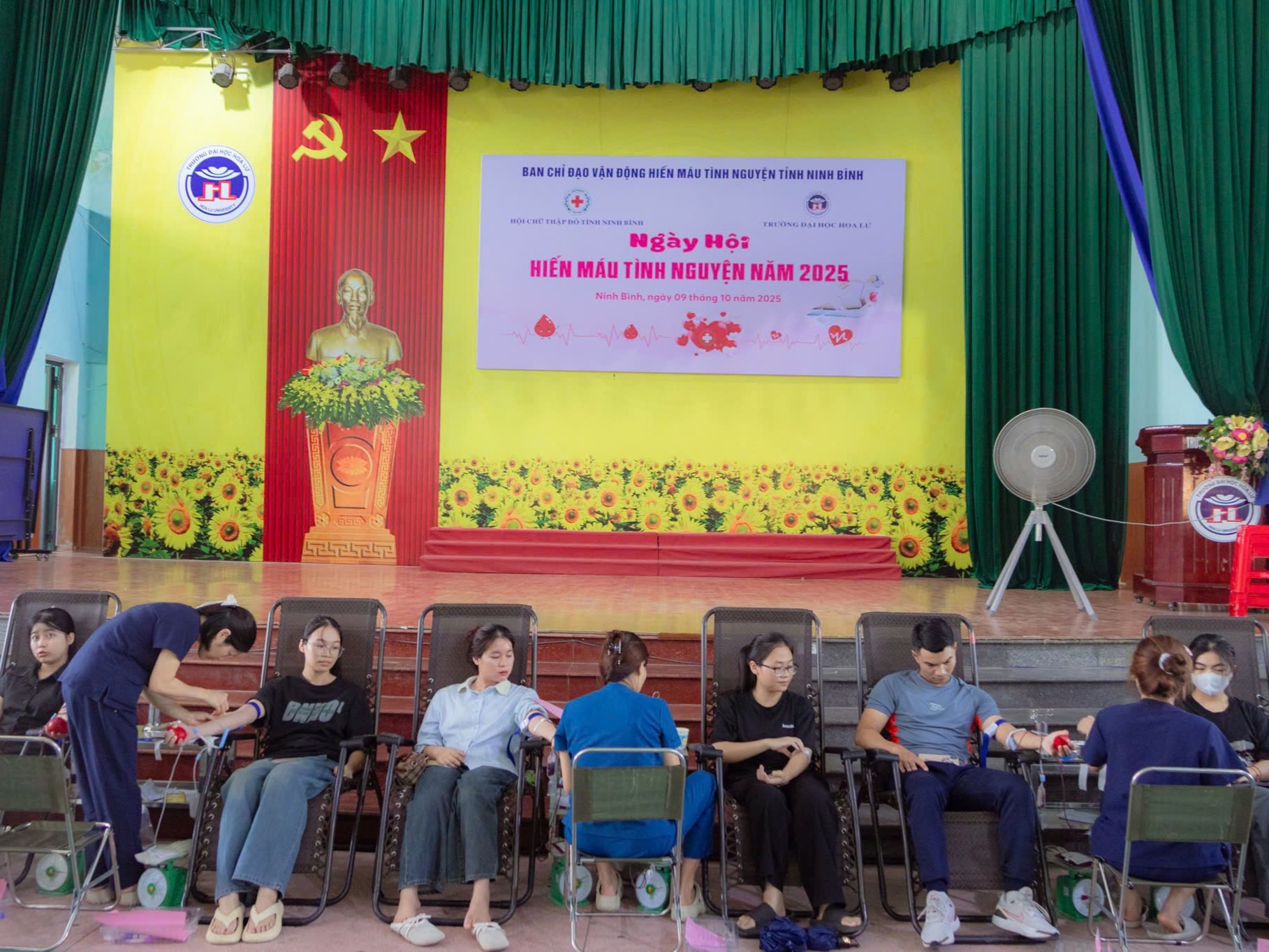 Trường Đại học Hoa Lư phối hợp với Ban chỉ đạo vận động hiến máu tình nguyện tỉnh Ninh Bình tổ chức chương trình Hiến máu tình nguyện năm 2025