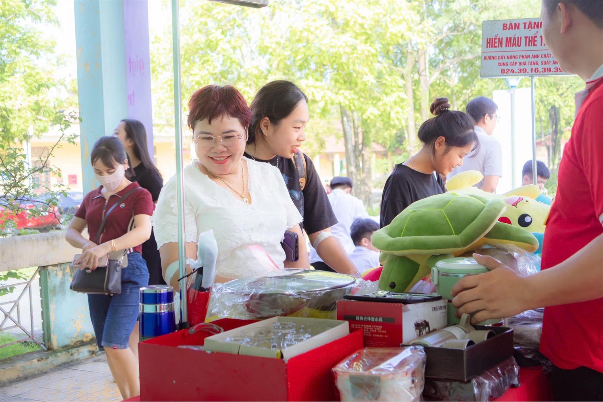 Trường Đại học Hoa Lư phối hợp với Ban chỉ đạo vận động hiến máu tình nguyện tỉnh Ninh Bình tổ chức chương trình Hiến máu tình nguyện năm 2025