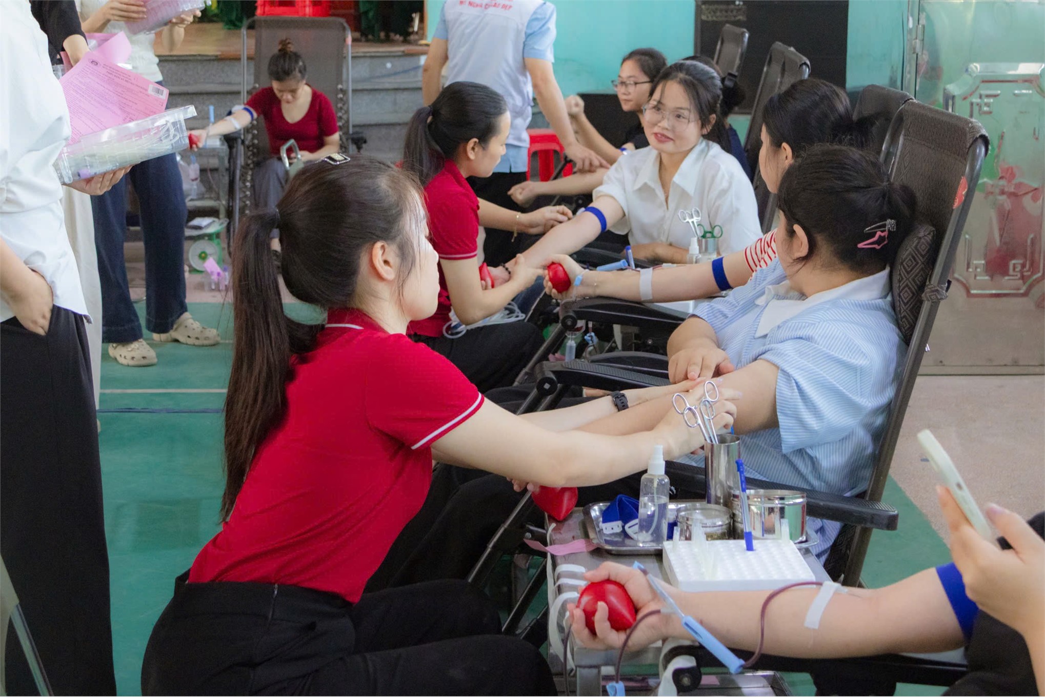 Trường Đại học Hoa Lư phối hợp với Ban chỉ đạo vận động hiến máu tình nguyện tỉnh Ninh Bình tổ chức chương trình Hiến máu tình nguyện năm 2025