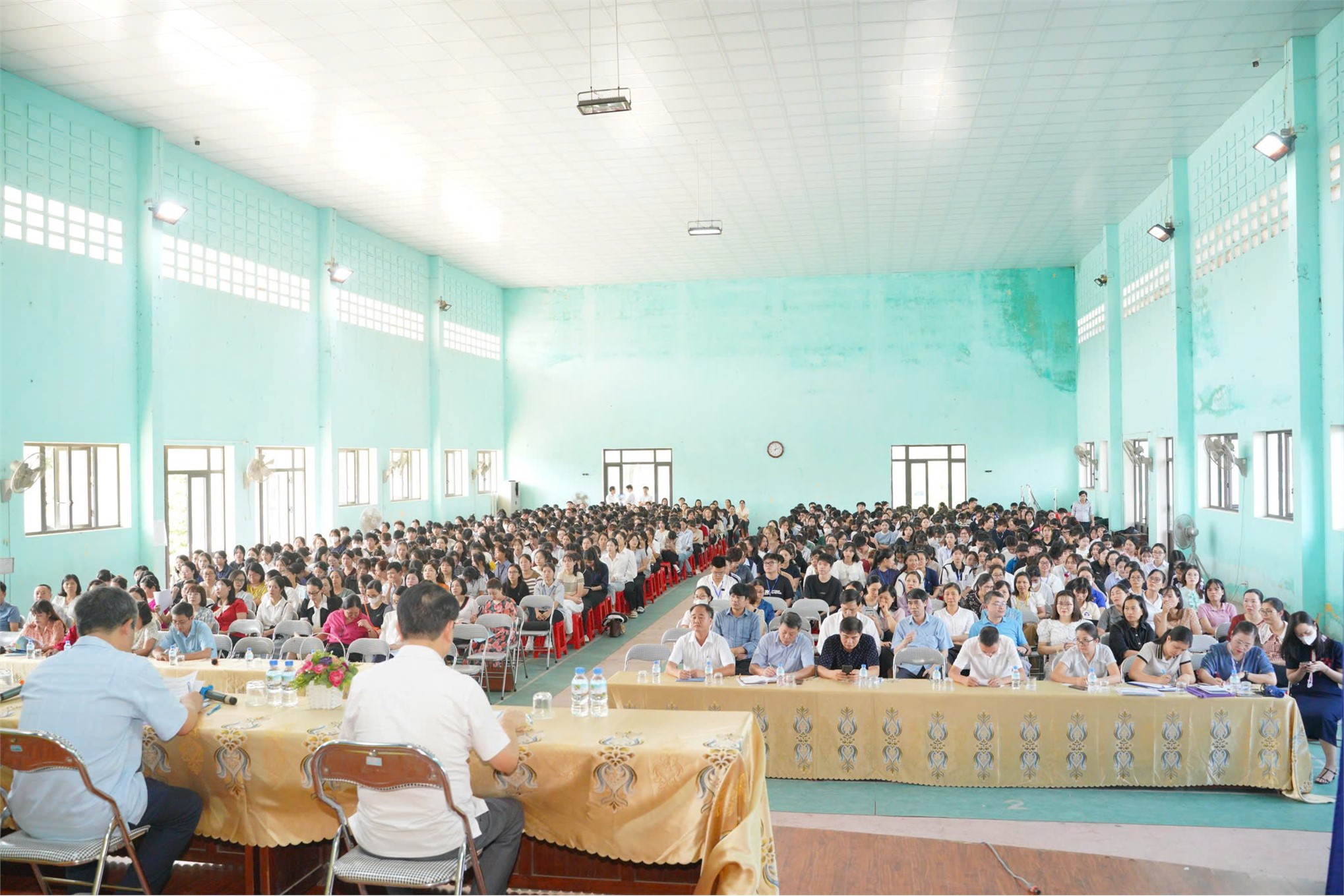 Hội nghị đối thoại, gặp gỡ giữa Lãnh đạo Nhà trường với sinh viên Trường Đại học Hoa Lư năm học 2025-2026