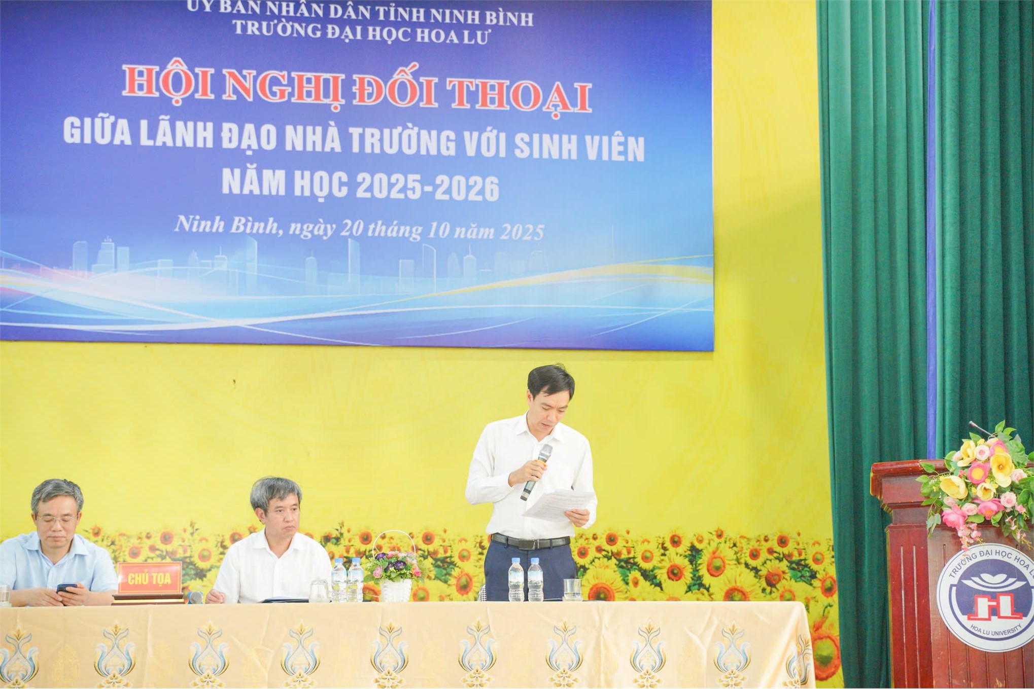 Hội nghị đối thoại, gặp gỡ giữa Lãnh đạo Nhà trường với sinh viên Trường Đại học Hoa Lư năm học 2025-2026