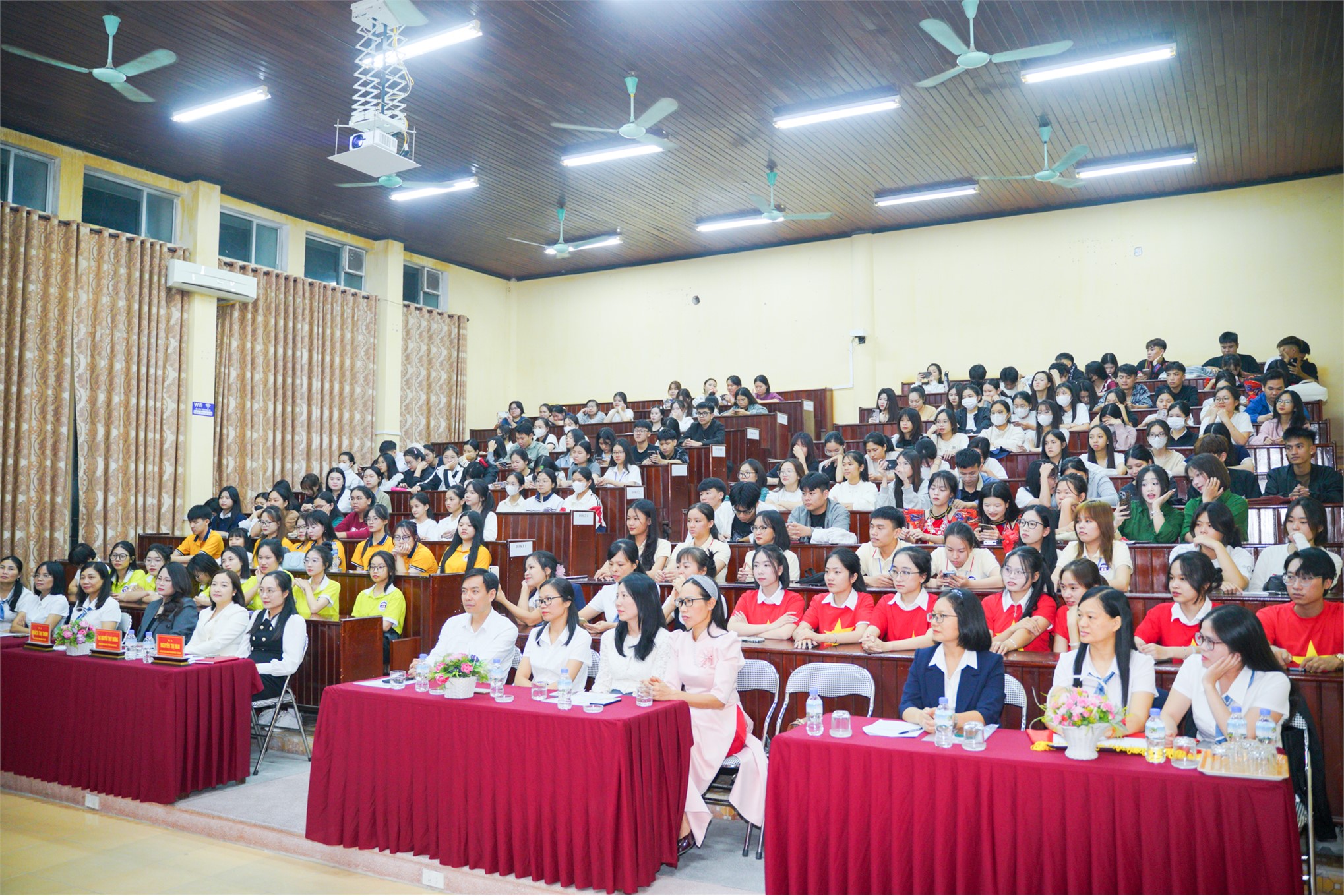 Khoa Kinh tế tổ chức thành công cuộc thi “Tìm kiếm tài năng kinh tế” năm 2025