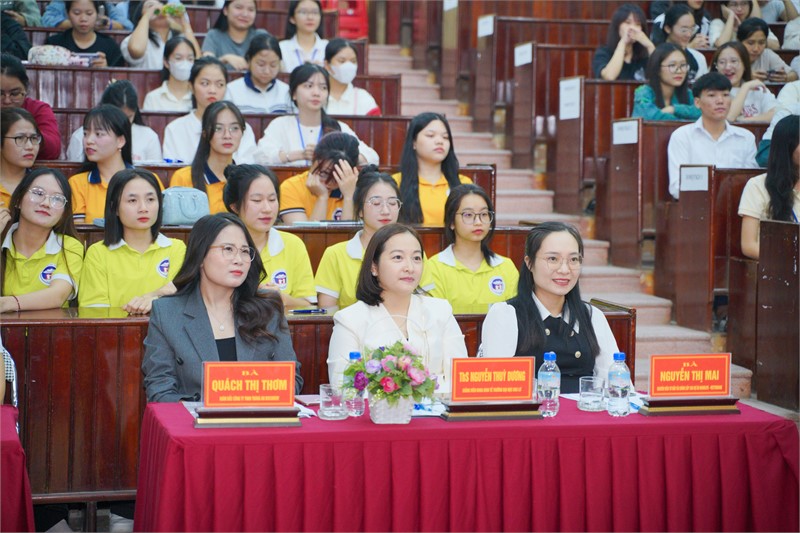 “TÌM KIẾM TÀI NĂNG KINH TẾ”- DẤU ẤN TỰ TIN CỦA SINH VIÊN KHOA KINH TẾ