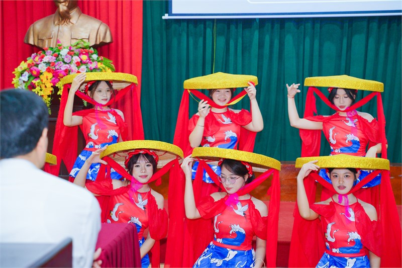 “TÌM KIẾM TÀI NĂNG KINH TẾ”- DẤU ẤN TỰ TIN CỦA SINH VIÊN KHOA KINH TẾ