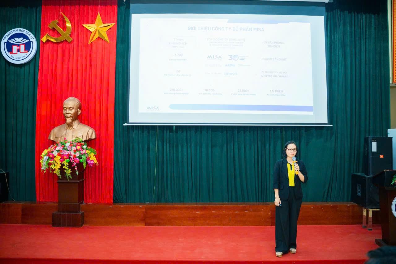 Trường Đại học Hoa Lư tổ chức toạ đàm “Cơ hội nghề nghiệp cho sinh viên kinh tế trong kỷ nguyên số”