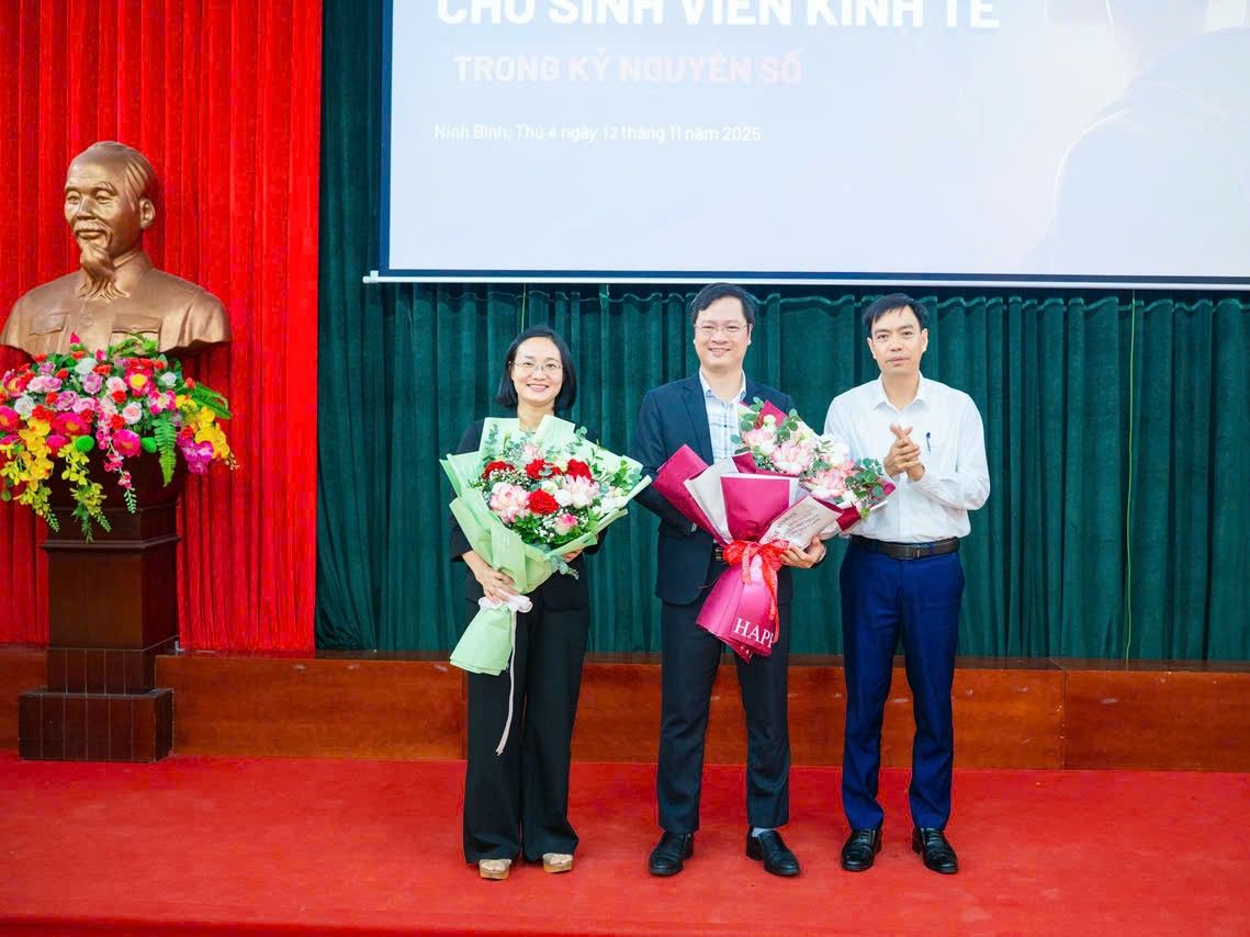 Trường Đại học Hoa Lư tổ chức toạ đàm “Cơ hội nghề nghiệp cho sinh viên kinh tế trong kỷ nguyên số”