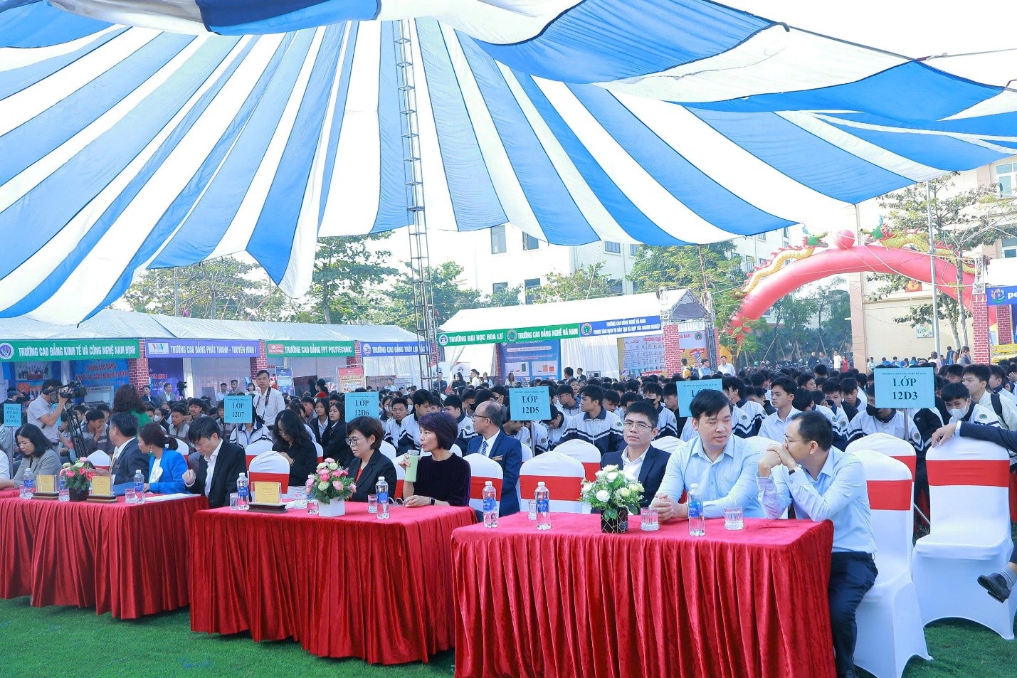 Trường Đại học Hoa Lư tham dự ngày hội việc làm 2025 và trao giải cuộc thi khởi nghiệp, mô hình thiết bị tự làm năm 2025