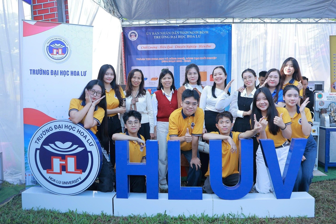 Trường Đại học Hoa Lư tham dự ngày hội việc làm 2025 và trao giải cuộc thi khởi nghiệp, mô hình thiết bị tự làm năm 2025