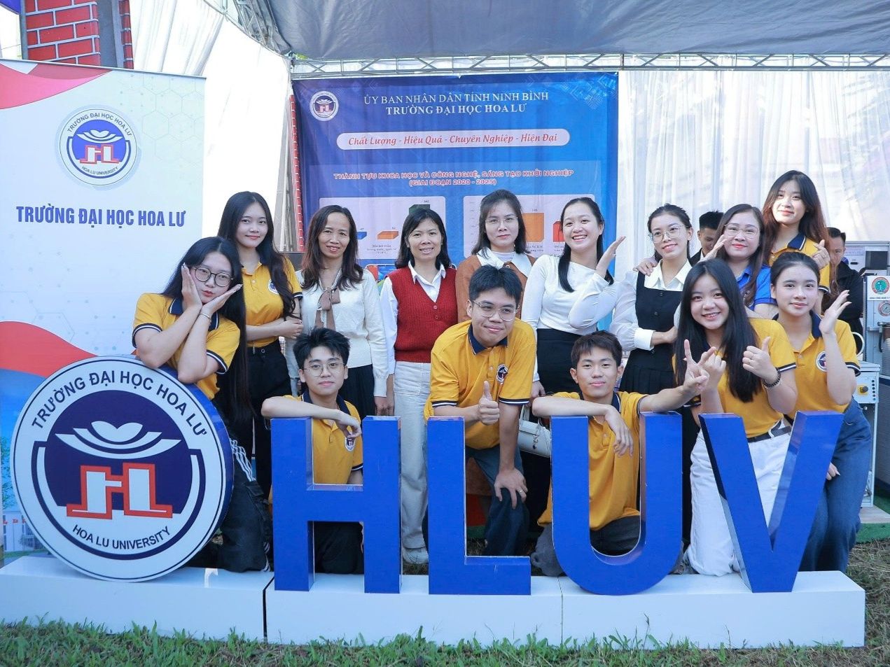 Trường Đại học Hoa Lư tham dự ngày hội việc làm 2025 và trao giải cuộc thi khởi nghiệp, mô hình thiết bị tự làm năm 2025